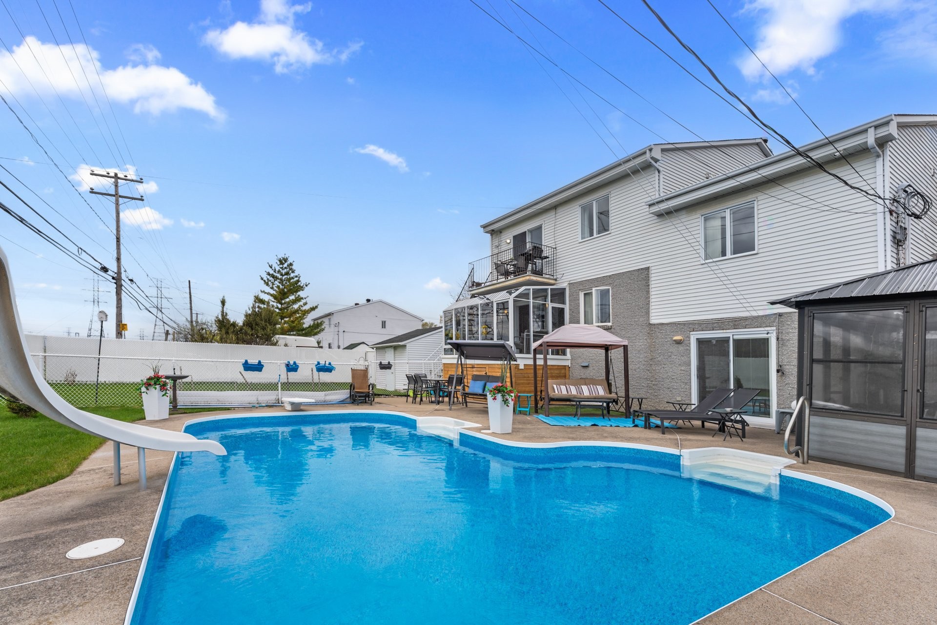 









3442

 - 3446


Rue Édith

,
Laval (Chomedey),




QC
H7P9Z7

