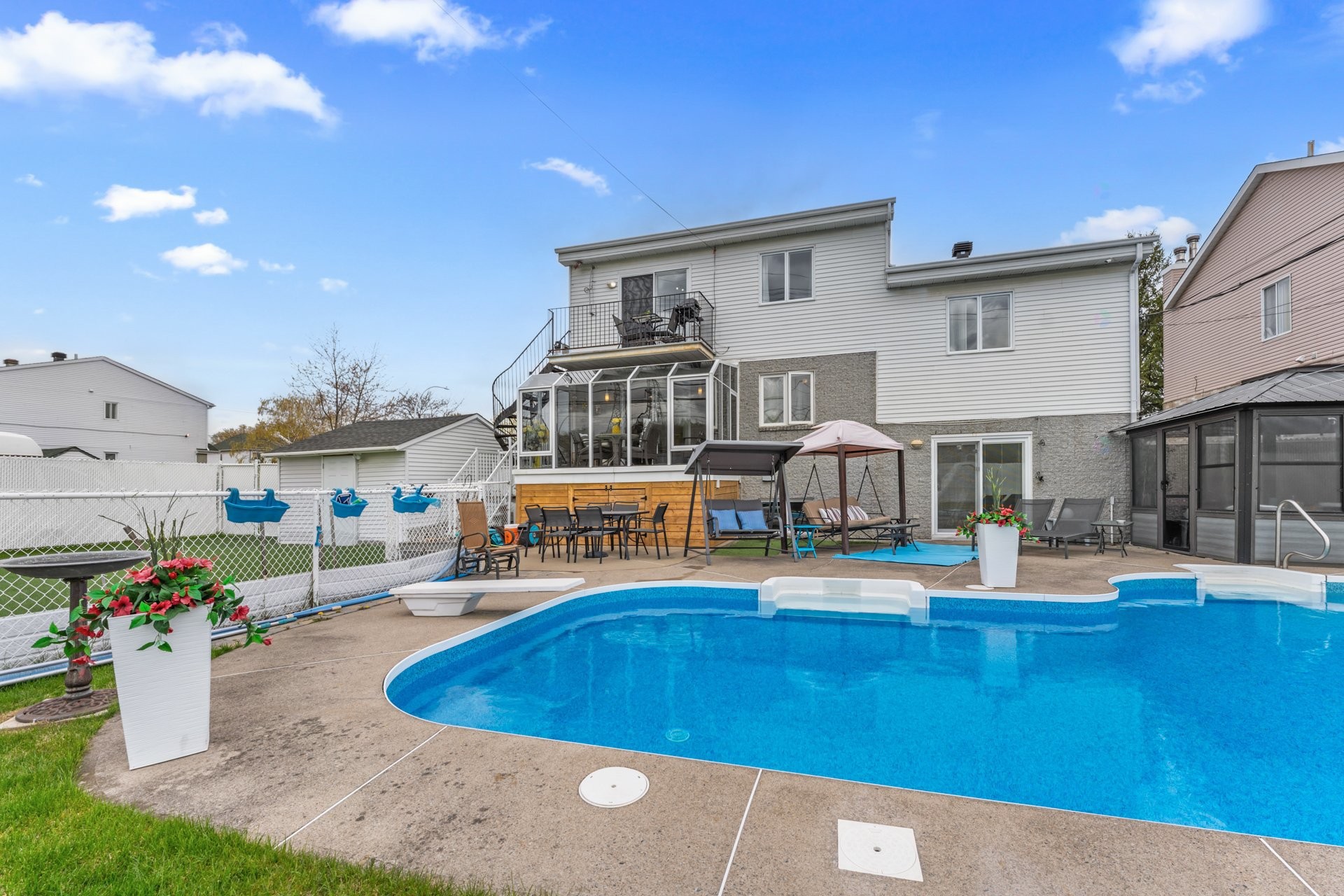 









3442

 - 3446


Rue Édith

,
Laval (Chomedey),




QC
H7P9Z7

