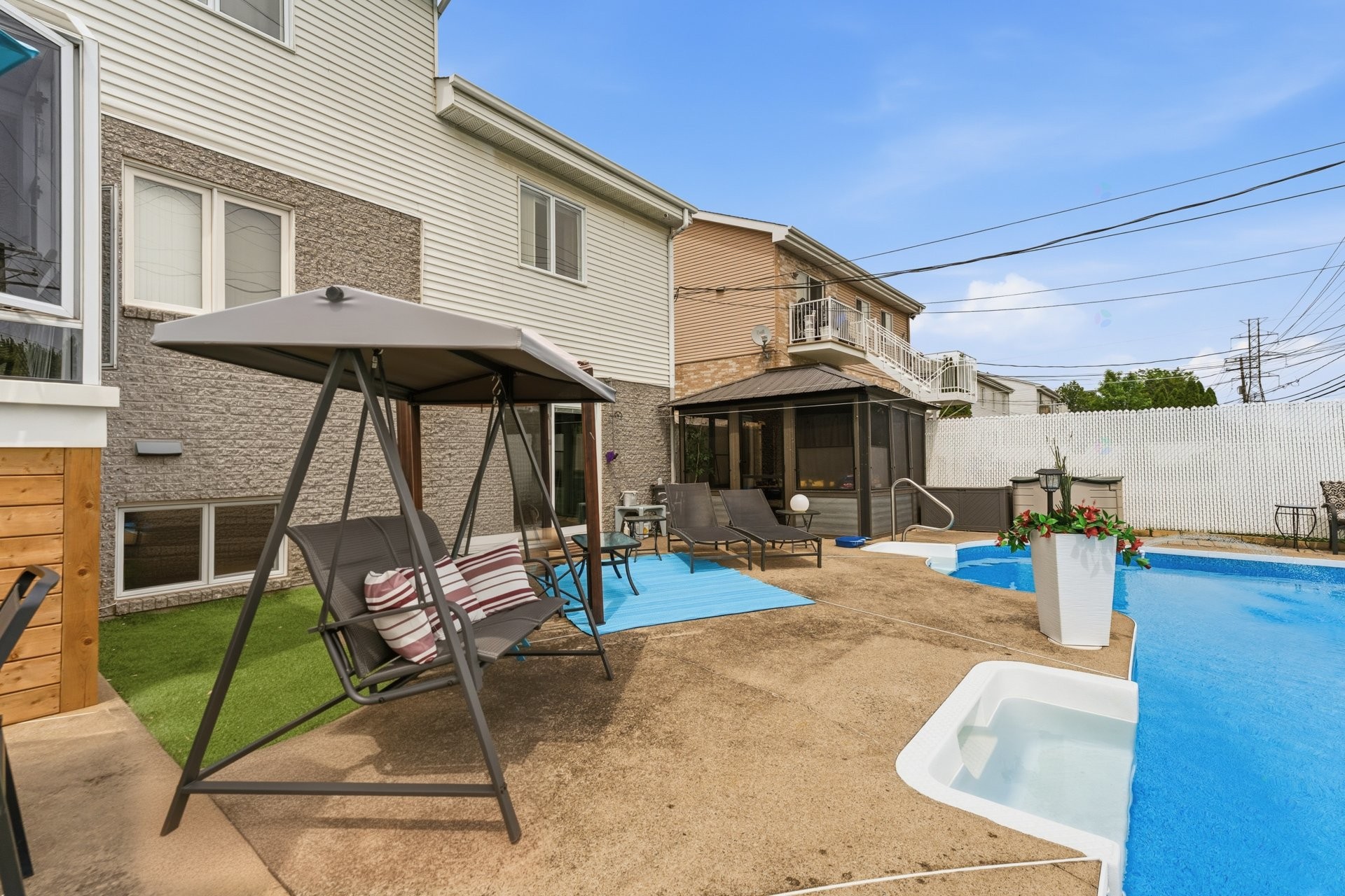 









3442

 - 3446


Rue Édith

,
Laval (Chomedey),




QC
H7P9Z7


