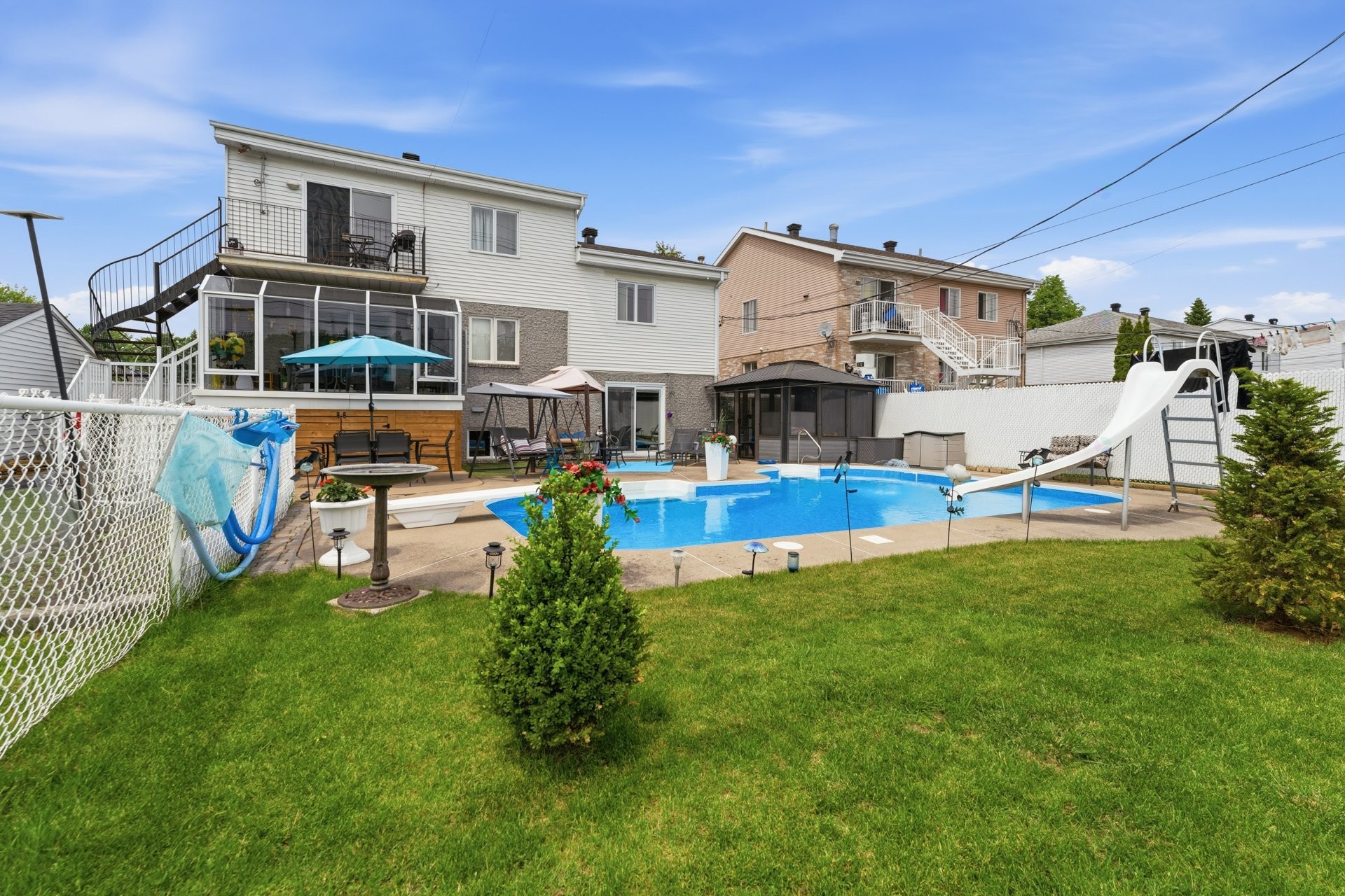 









3442

 - 3446


Rue Édith

,
Laval (Chomedey),




QC
H7P9Z7

