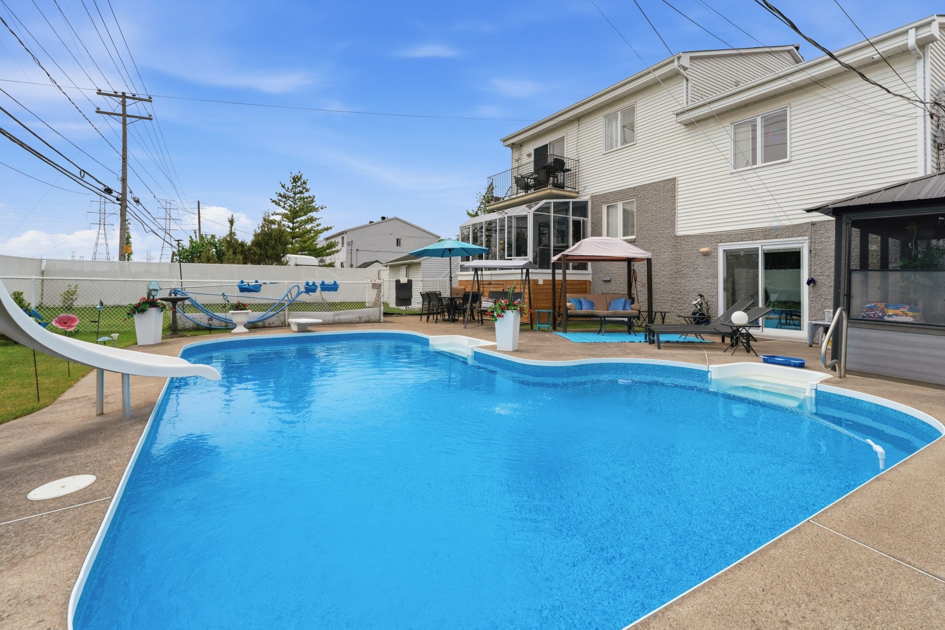 









3442

 - 3446


Rue Édith

,
Laval (Chomedey),




QC
H7P9Z7

