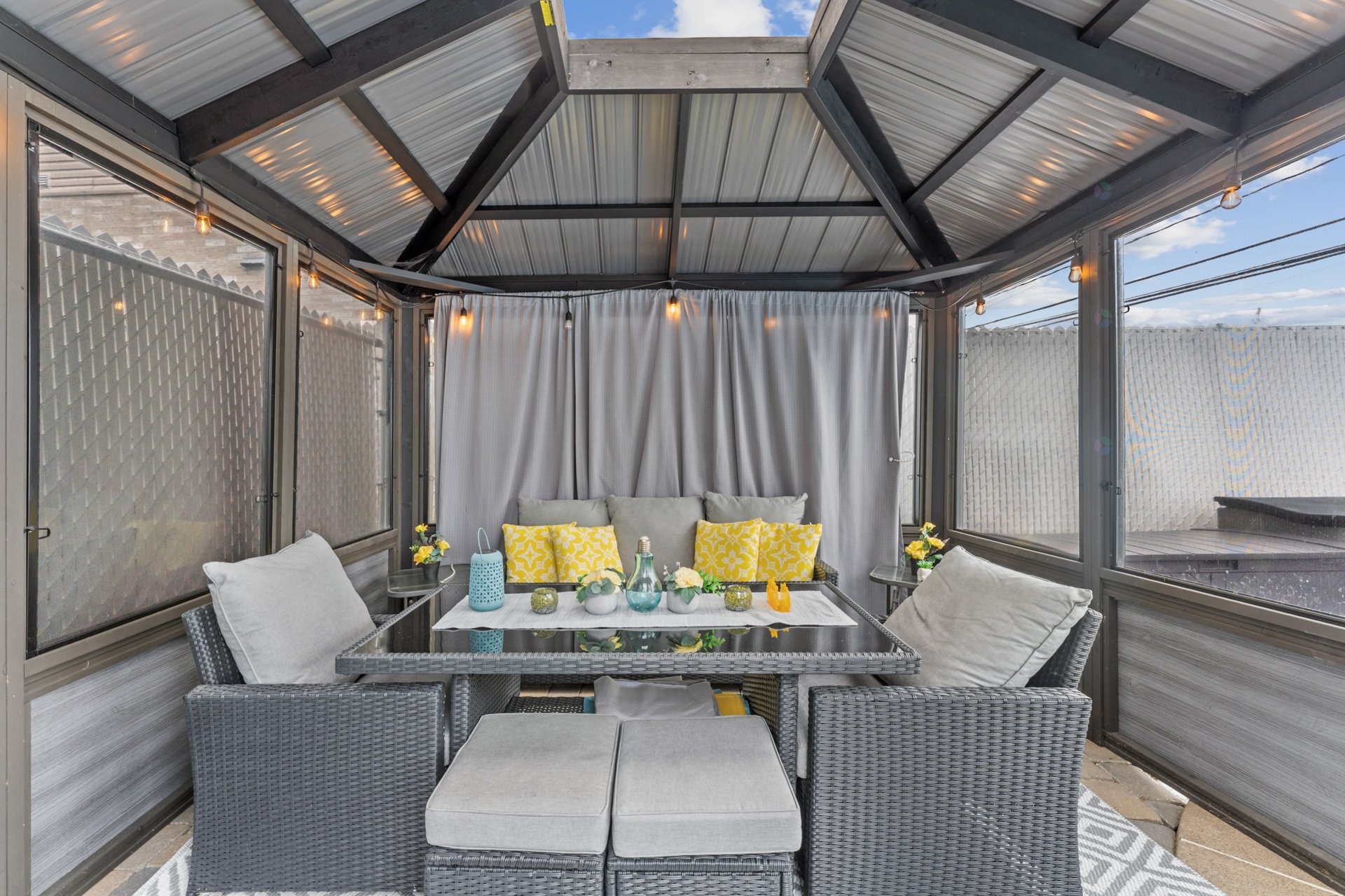 









3442

 - 3446


Rue Édith

,
Laval (Chomedey),




QC
H7P9Z7


