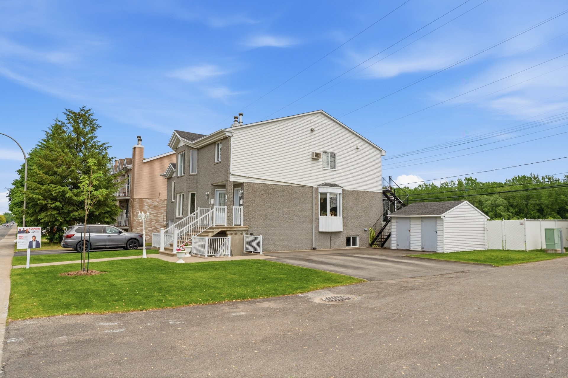 









3442

 - 3446


Rue Édith

,
Laval (Chomedey),




QC
H7P9Z7

