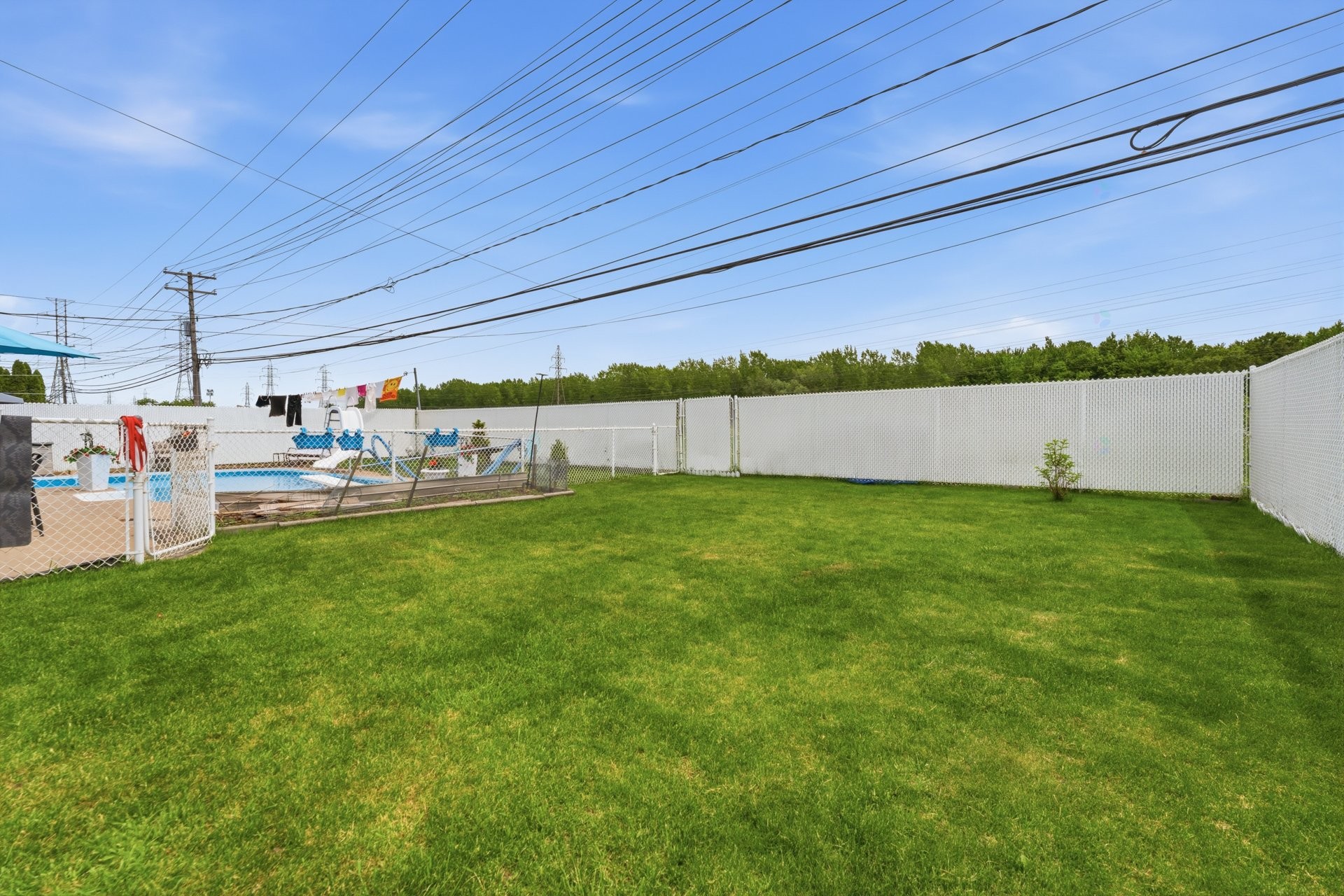 









3442

 - 3446


Rue Édith

,
Laval (Chomedey),




QC
H7P9Z7

