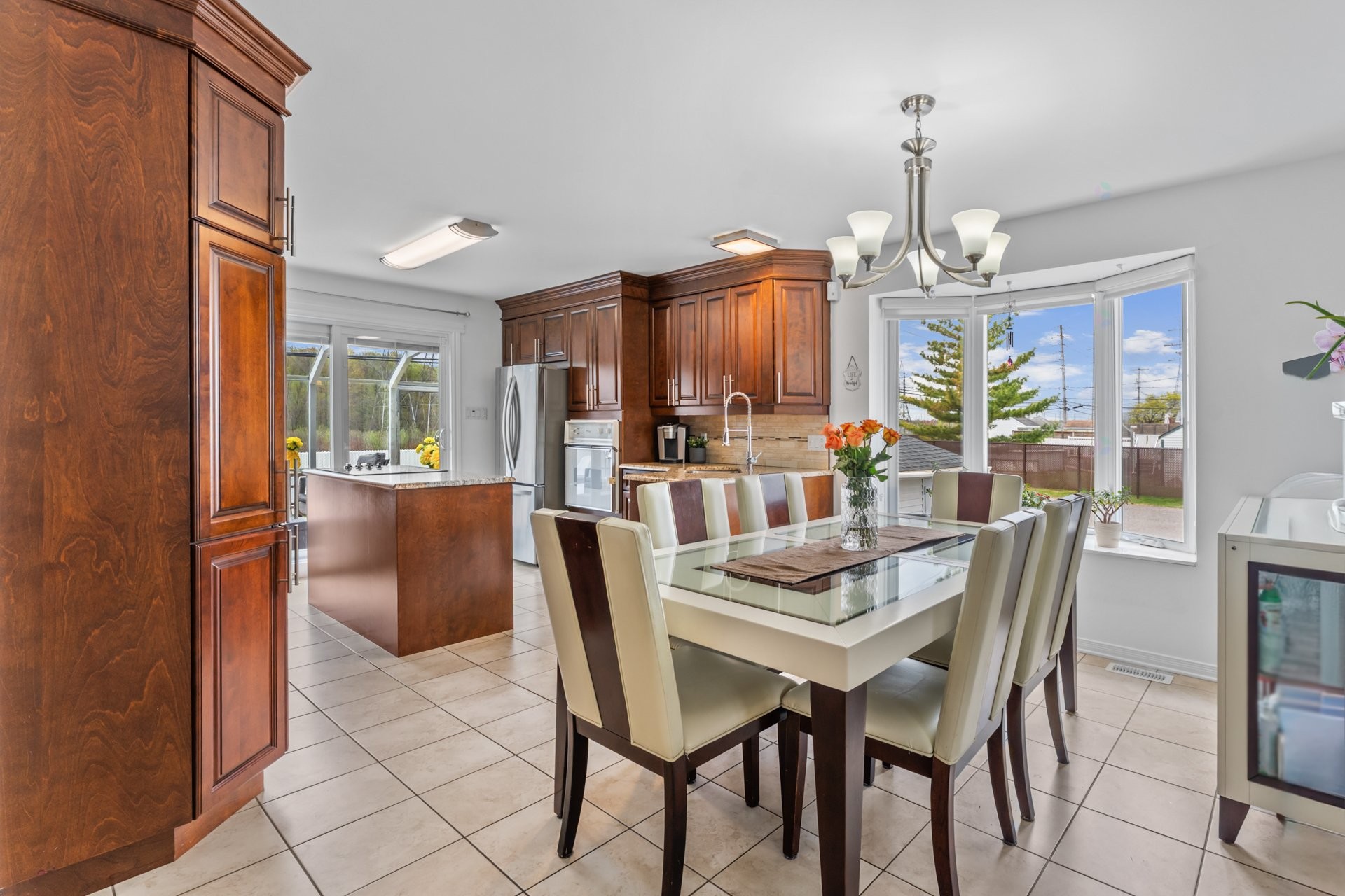 









3442

 - 3446


Rue Édith

,
Laval (Chomedey),




QC
H7P9Z7

