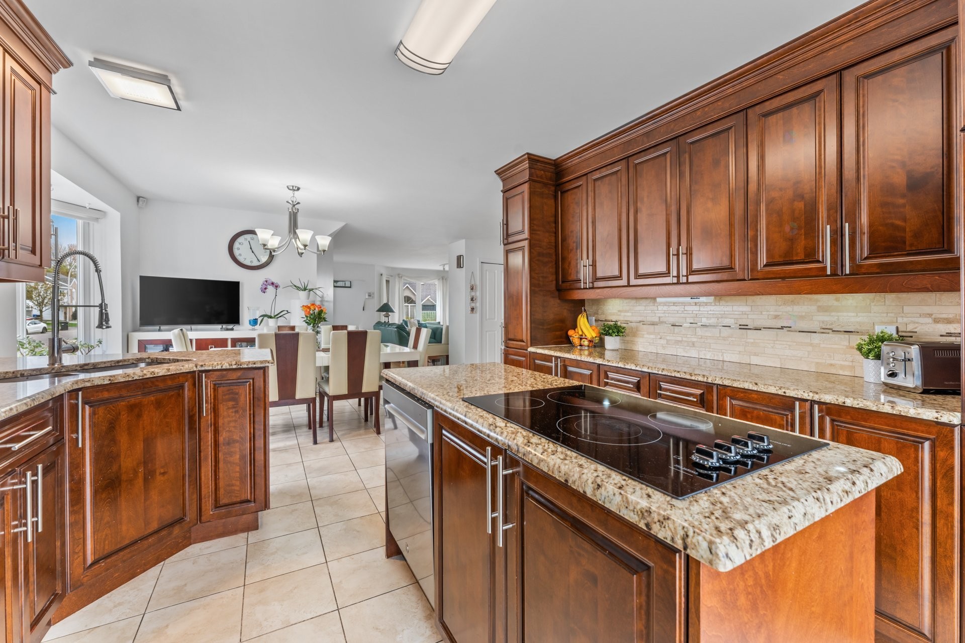 









3442

 - 3446


Rue Édith

,
Laval (Chomedey),




QC
H7P9Z7

