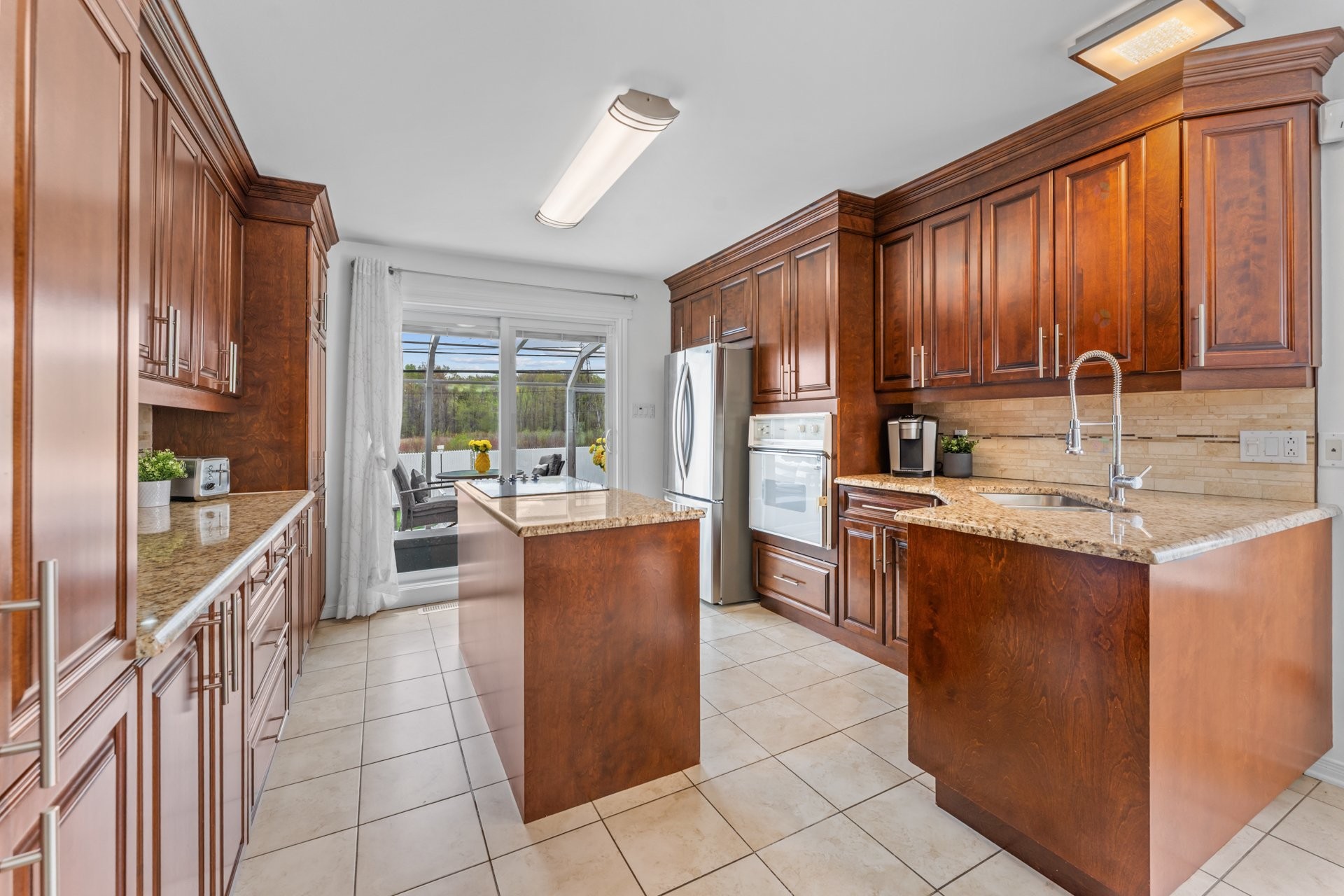 









3442

 - 3446


Rue Édith

,
Laval (Chomedey),




QC
H7P9Z7


