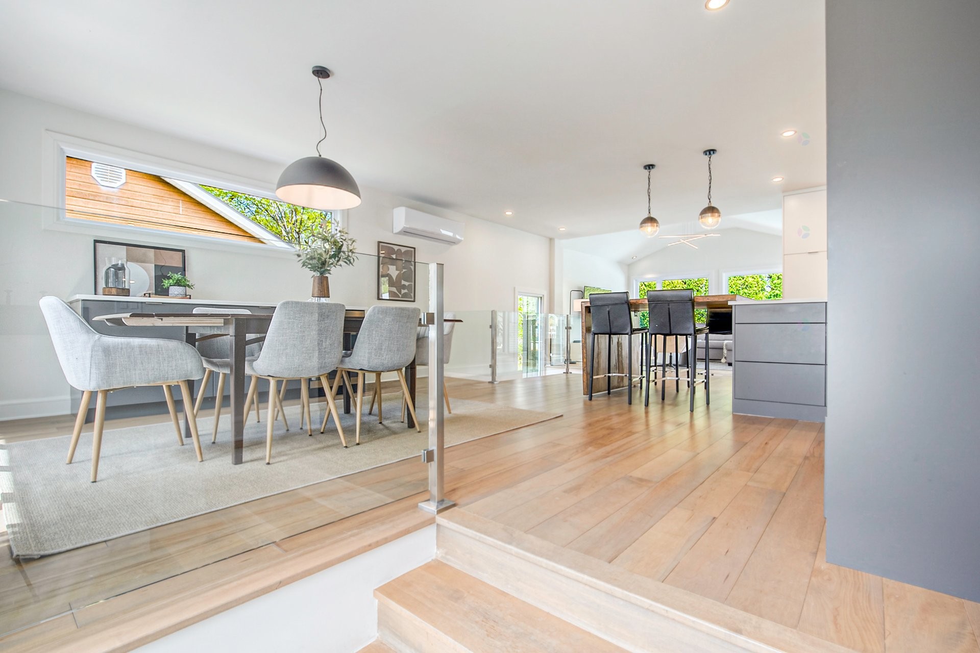 









1120


Rue Dolbeau

,
Saint-Bruno-de-Montarville,




QC
J3V4J5

