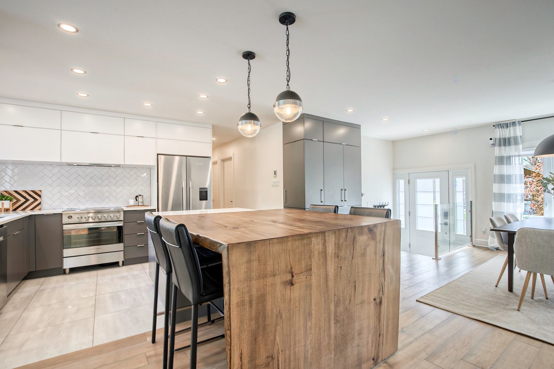 









1120


Rue Dolbeau

,
Saint-Bruno-de-Montarville,




QC
J3V4J5

