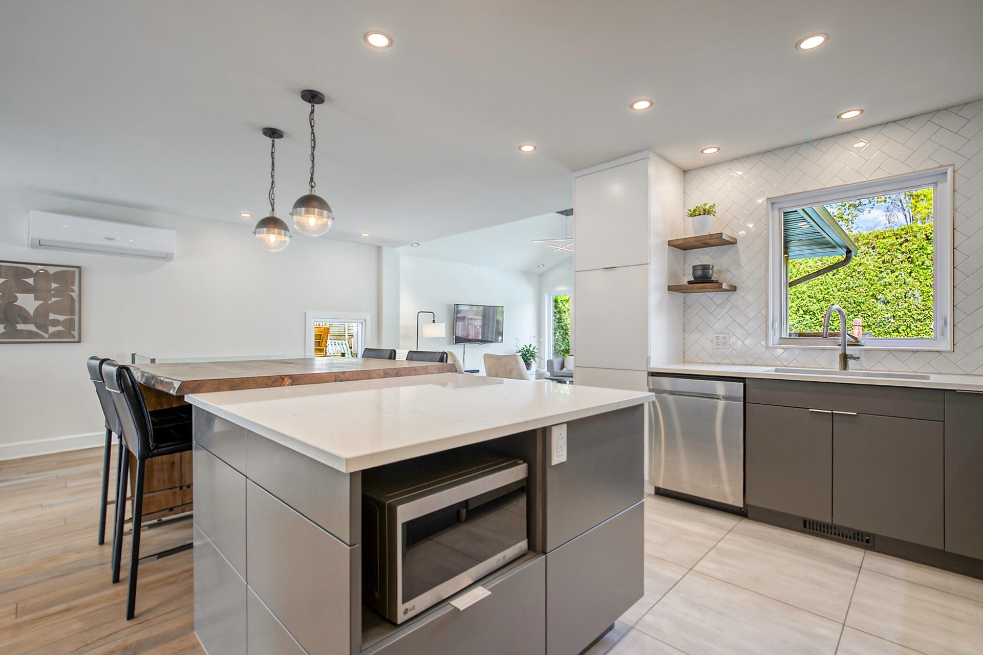 









1120


Rue Dolbeau

,
Saint-Bruno-de-Montarville,




QC
J3V4J5


