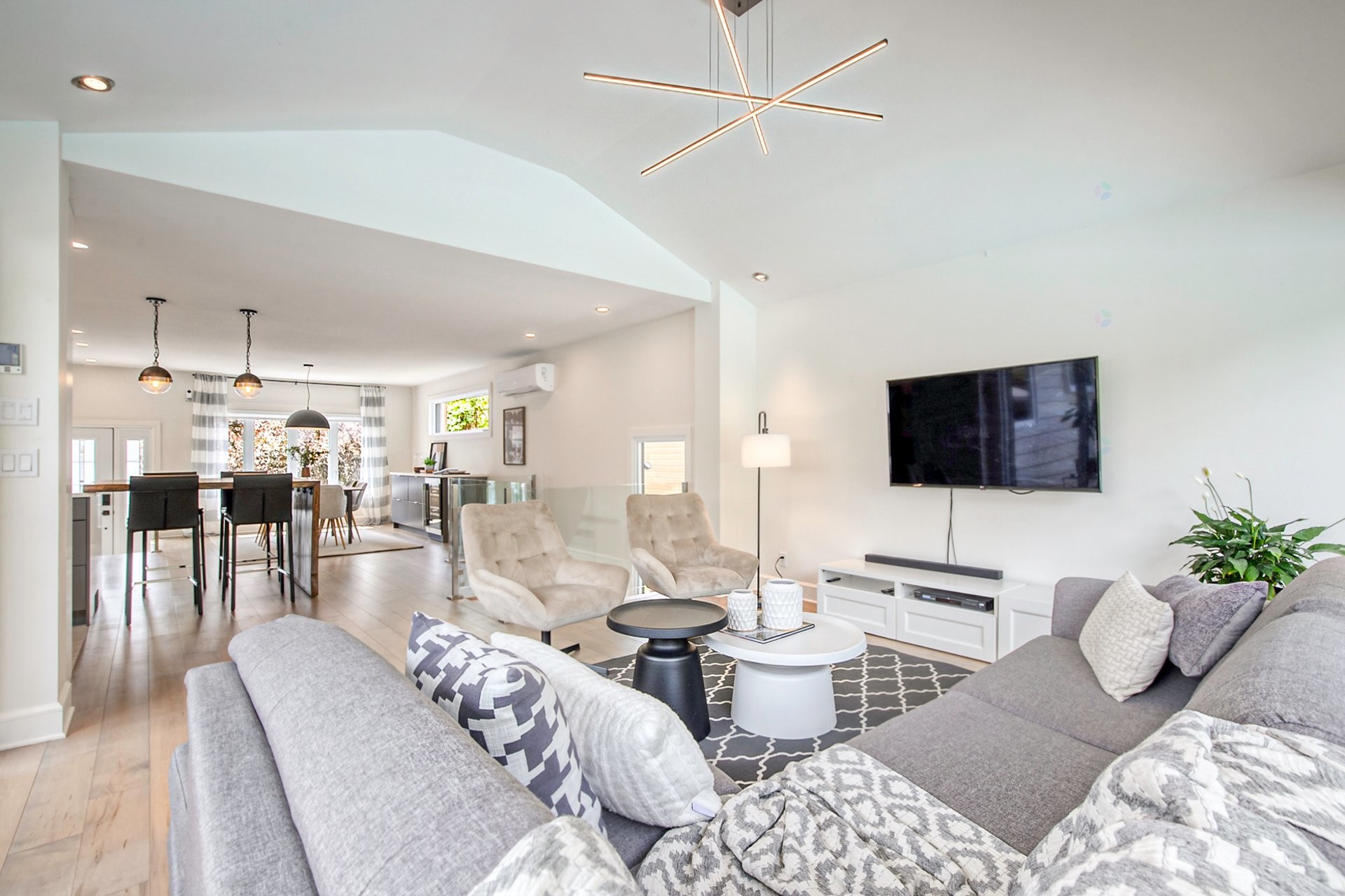 









1120


Rue Dolbeau

,
Saint-Bruno-de-Montarville,




QC
J3V4J5

