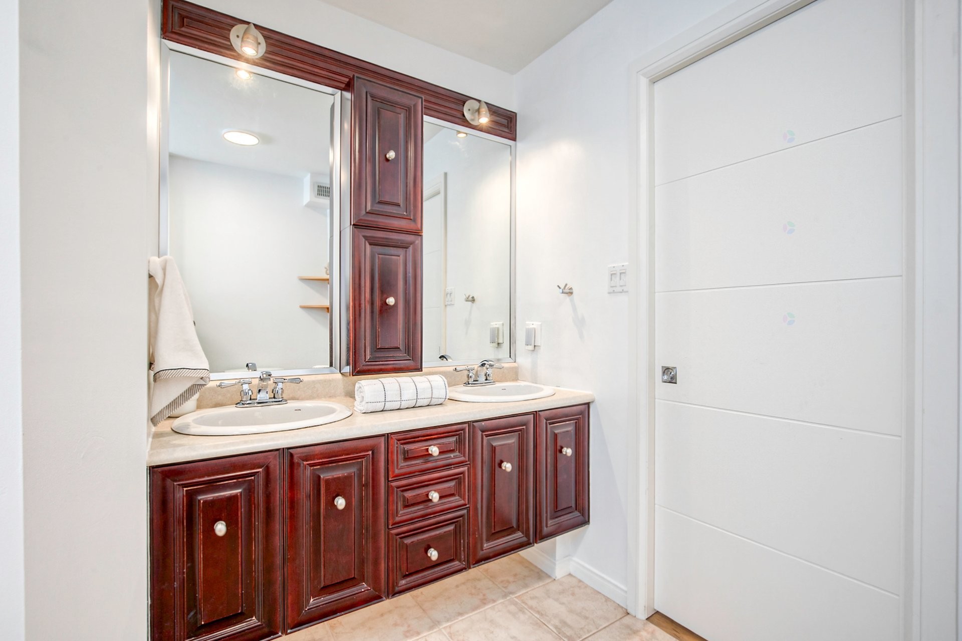 









1120


Rue Dolbeau

,
Saint-Bruno-de-Montarville,




QC
J3V4J5

