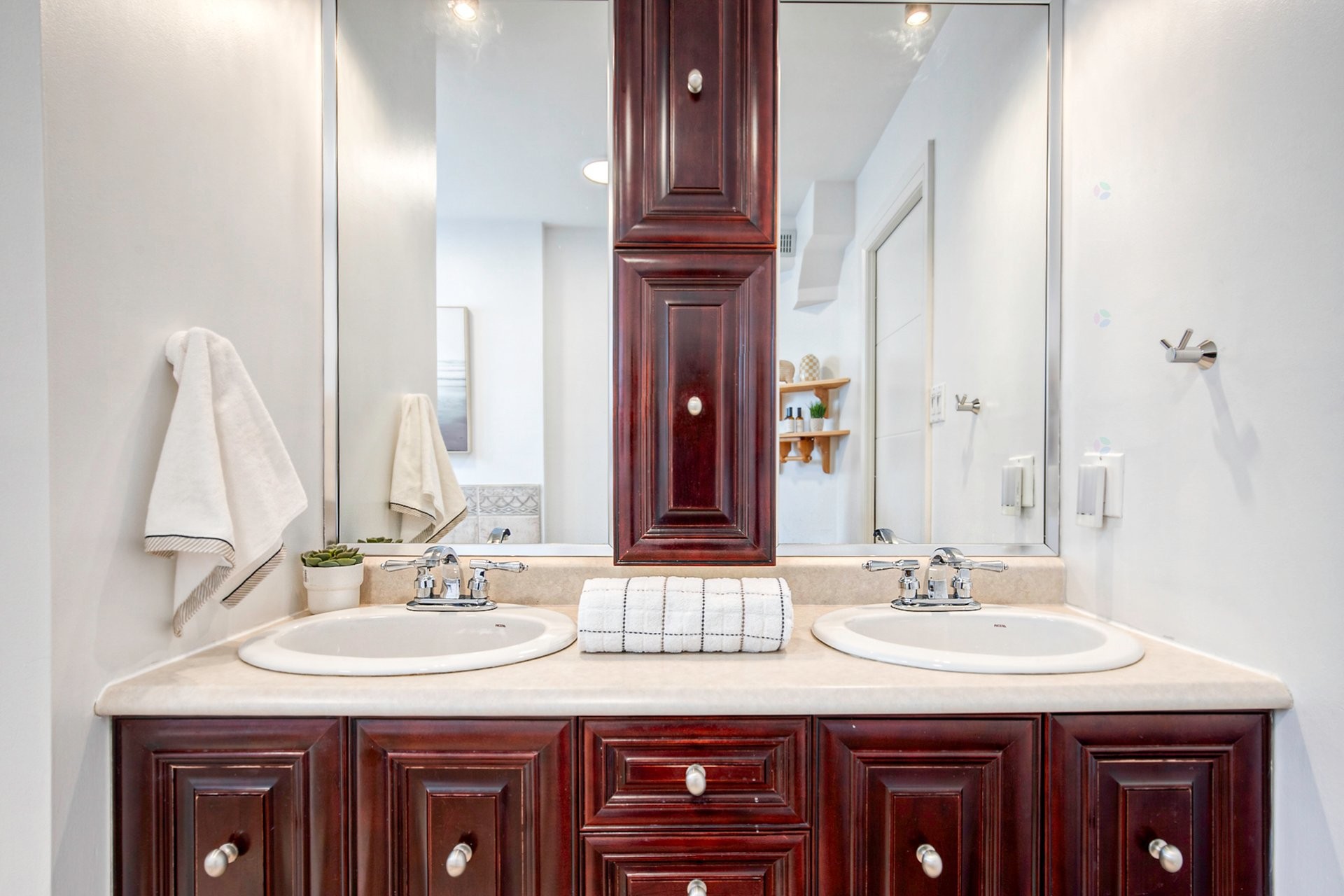 









1120


Rue Dolbeau

,
Saint-Bruno-de-Montarville,




QC
J3V4J5

