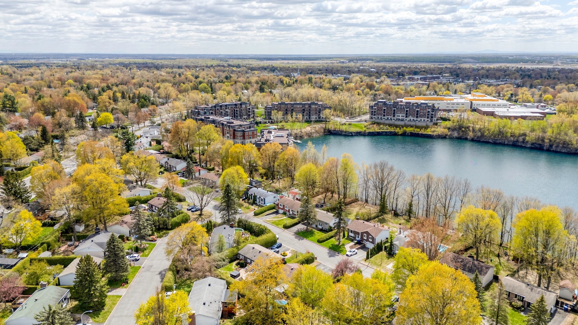









1120


Rue Dolbeau

,
Saint-Bruno-de-Montarville,




QC
J3V4J5

