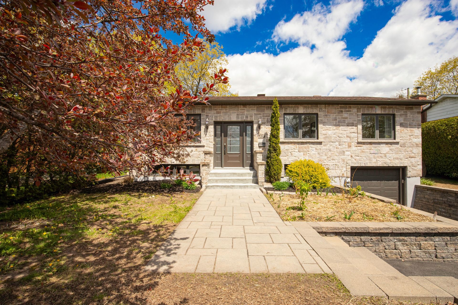 









1120


Rue Dolbeau

,
Saint-Bruno-de-Montarville,




QC
J3V4J5


