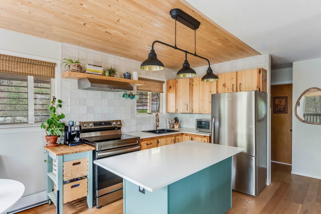 









16


Mtée Juniper

,
Chelsea,




QC
J9B1T4

