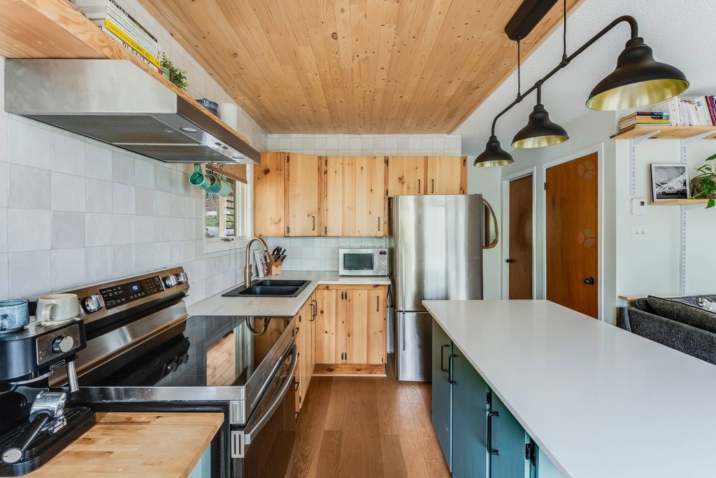 









16


Mtée Juniper

,
Chelsea,




QC
J9B1T4

