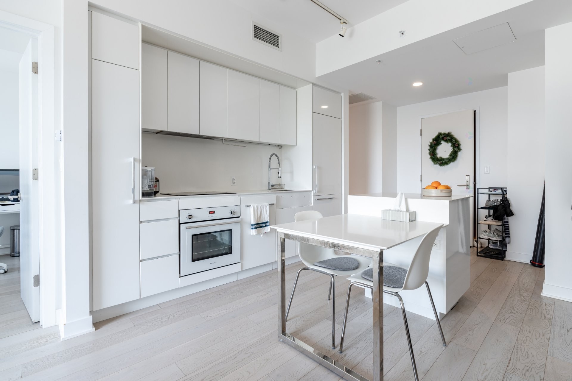 









1288


Av. des Canadiens-de-Montréal

, 1703,
Montréal (Ville-Marie),




QC
H3B3B3

