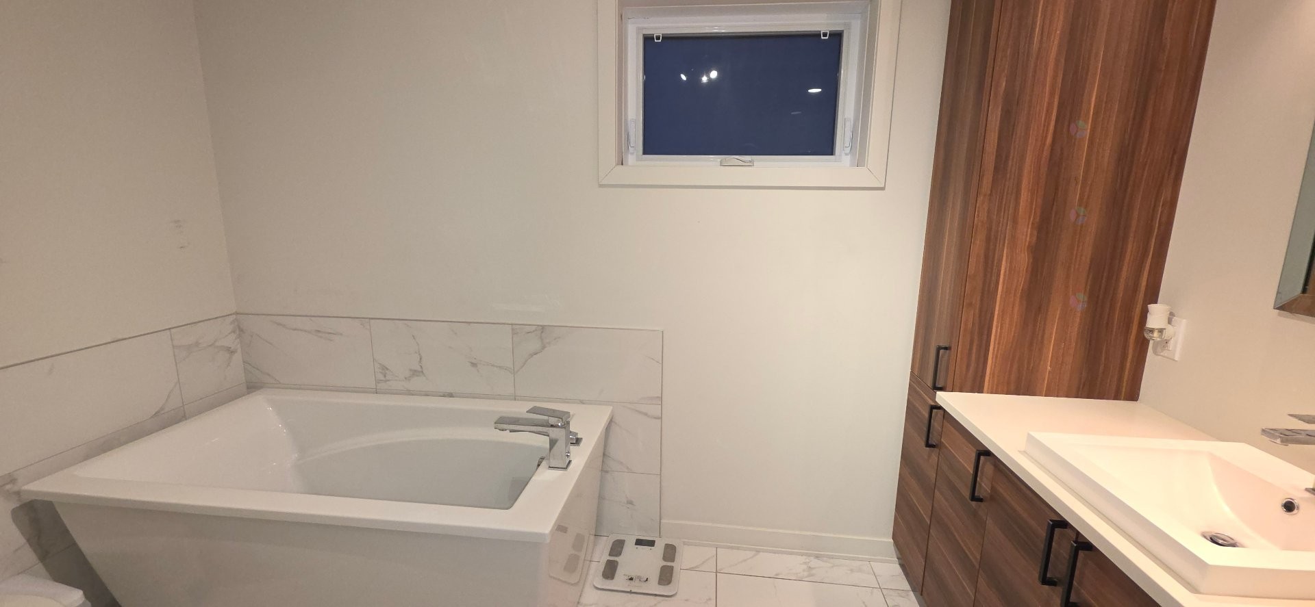 









1971


Rue Préfontaine

,
Longueuil (Le Vieux-Longueuil),




QC
J4Z3X6

