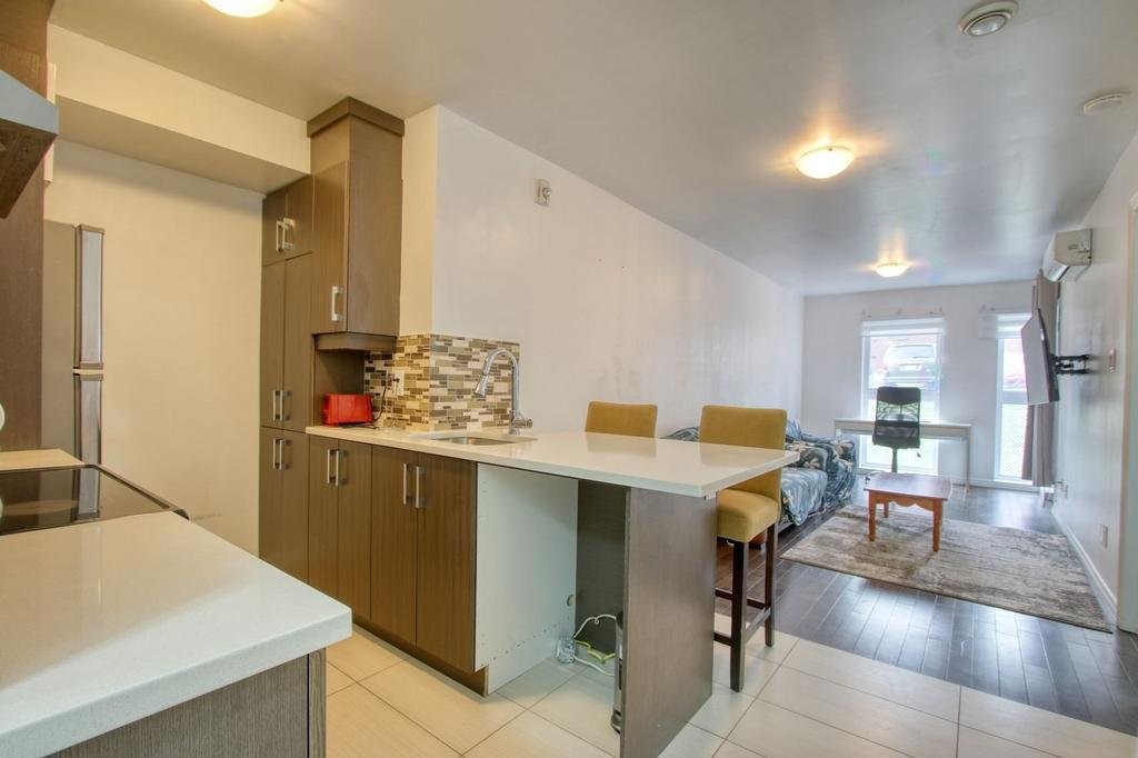









1055


Rue De Bullion

, 3,
Montréal (Ville-Marie),




QC
H2X2Z2

