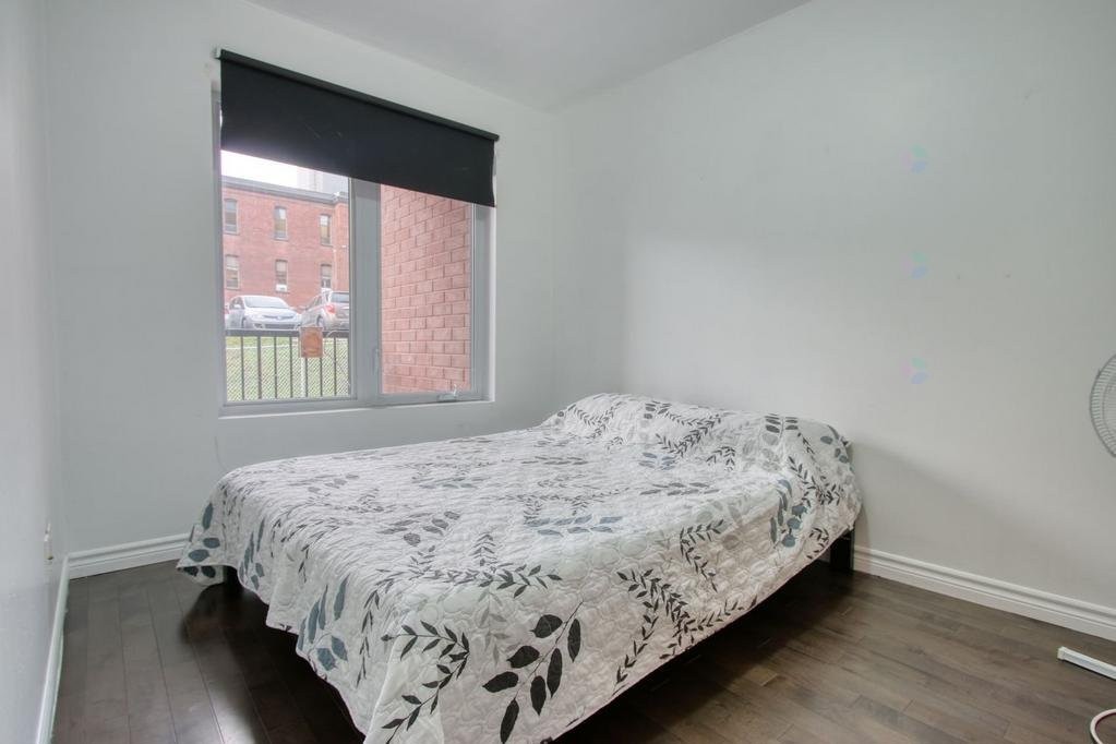









1055


Rue De Bullion

, 3,
Montréal (Ville-Marie),




QC
H2X2Z2

