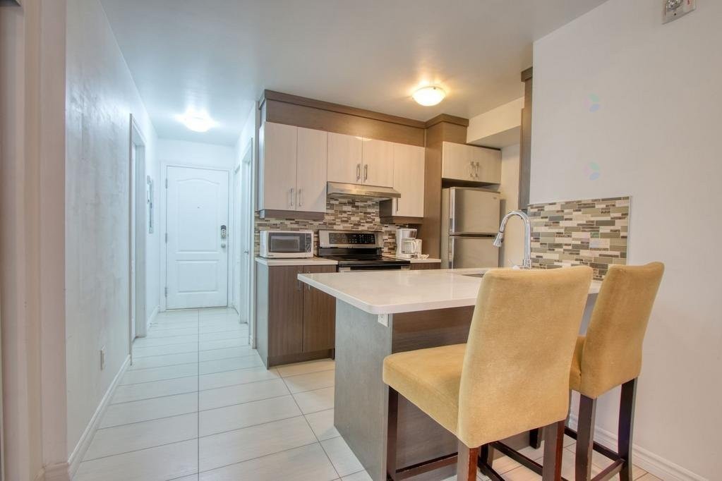 









1055


Rue De Bullion

, 3,
Montréal (Ville-Marie),




QC
H2X2Z2

