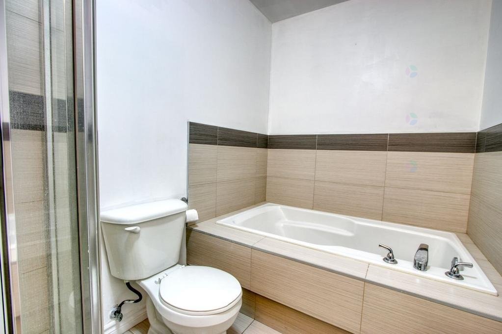 









1055


Rue De Bullion

, 3,
Montréal (Ville-Marie),




QC
H2X2Z2

