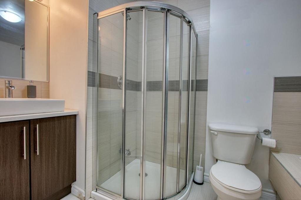 









1055


Rue De Bullion

, 3,
Montréal (Ville-Marie),




QC
H2X2Z2


