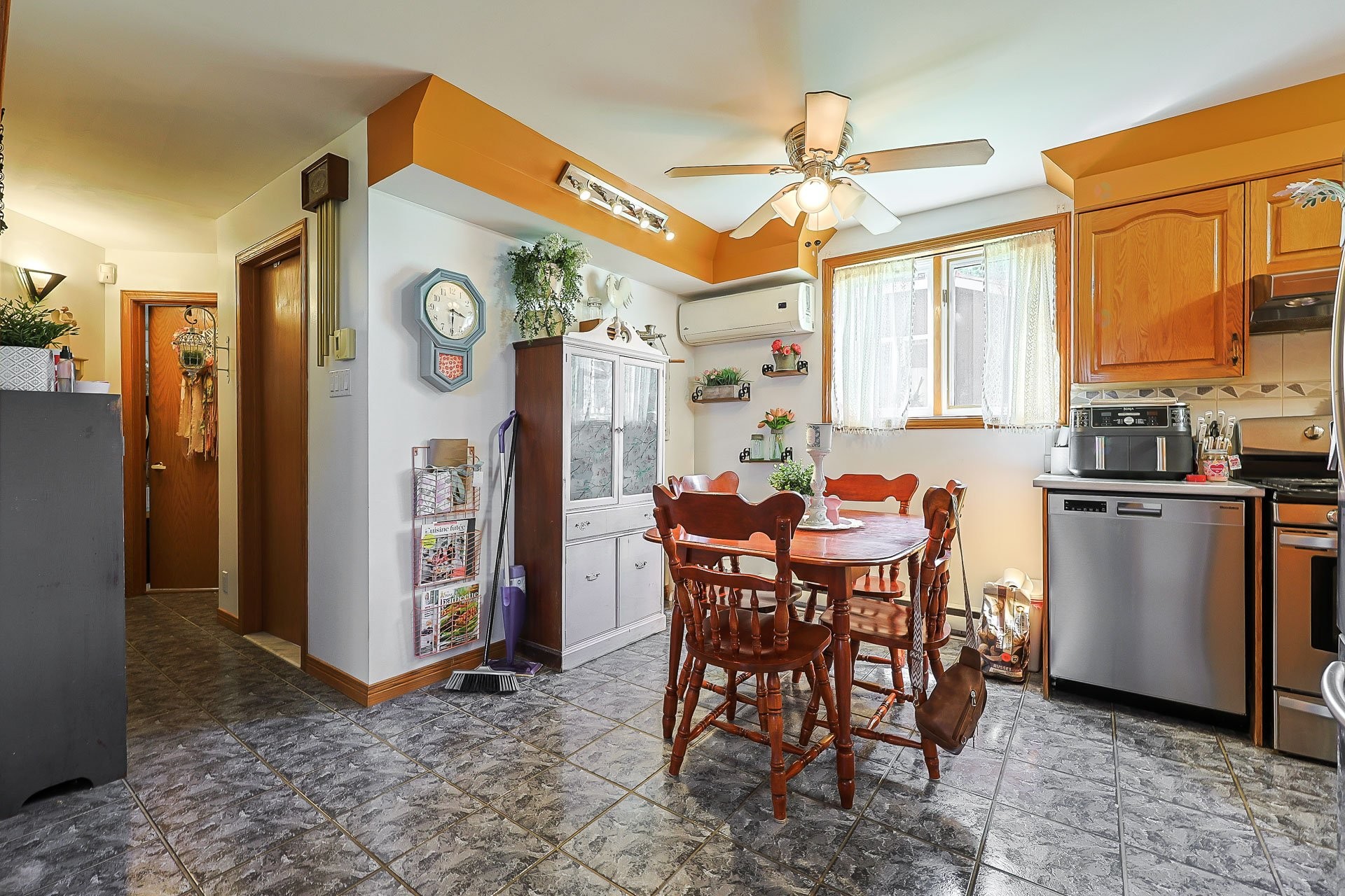 









115A

 - 115B


Rue Georges

,
Gatineau (Masson-Angers),




QC
J8M1A1

