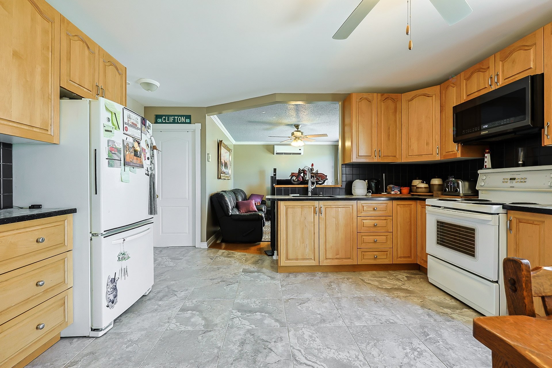 









115A

 - 115B


Rue Georges

,
Gatineau (Masson-Angers),




QC
J8M1A1

