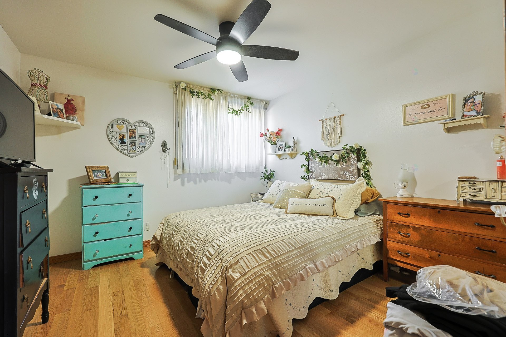 









115A

 - 115B


Rue Georges

,
Gatineau (Masson-Angers),




QC
J8M1A1

