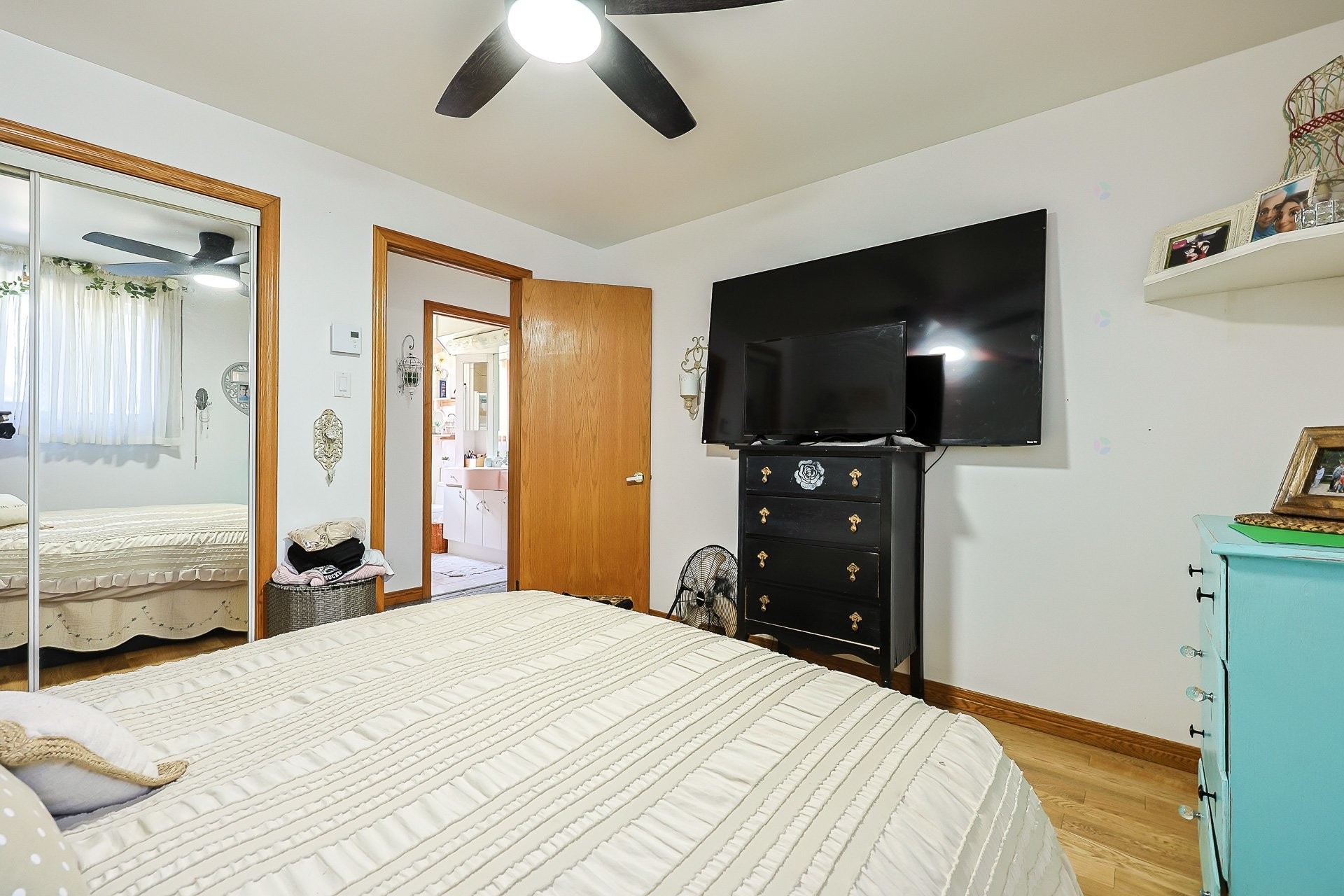 









115A

 - 115B


Rue Georges

,
Gatineau (Masson-Angers),




QC
J8M1A1

