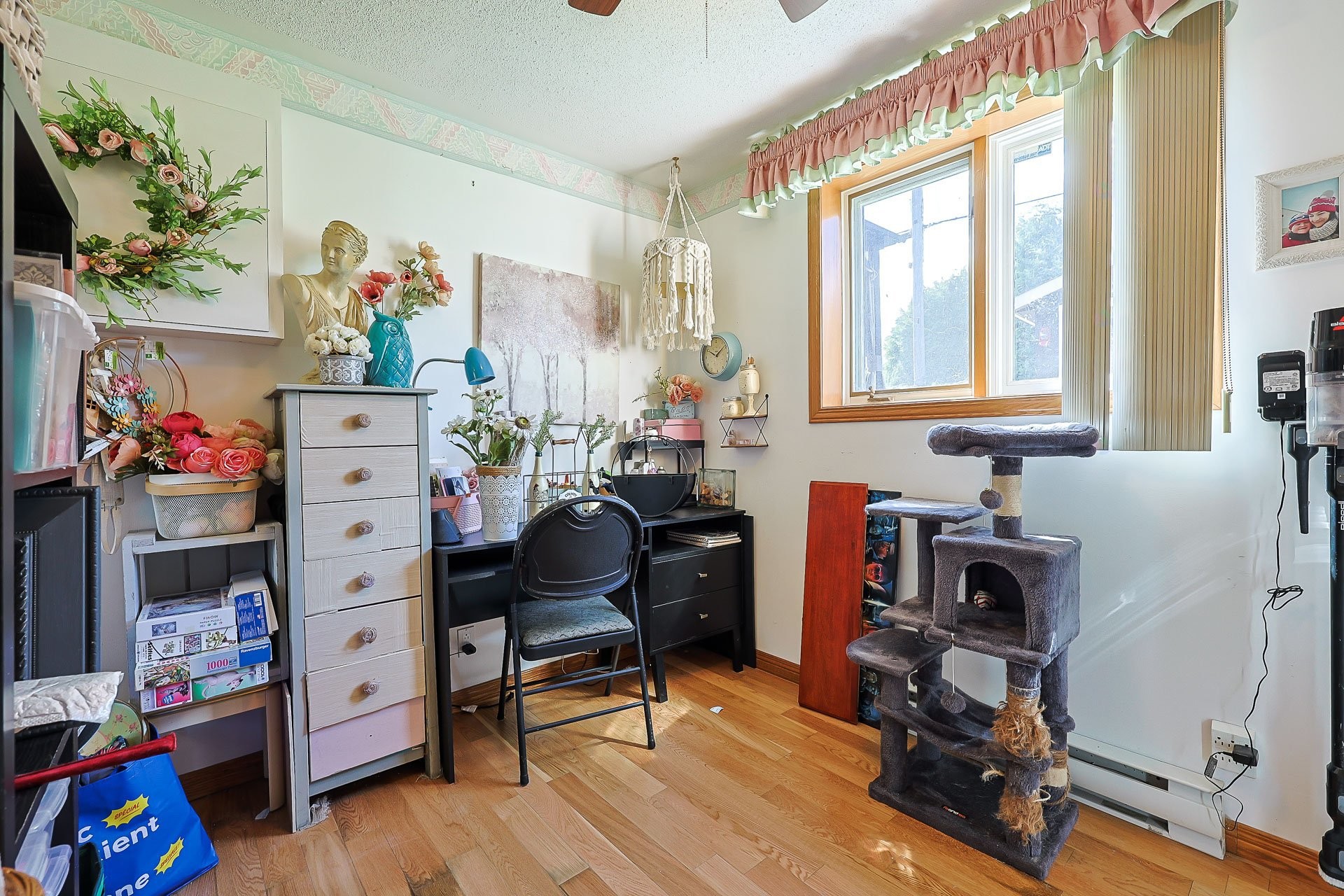 









115A

 - 115B


Rue Georges

,
Gatineau (Masson-Angers),




QC
J8M1A1

