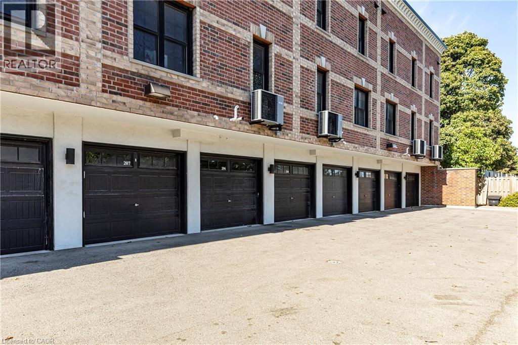 












760 LAKESHORE Road E Unit# 207

,
Mississauga,




Ontario
L5E1C7

