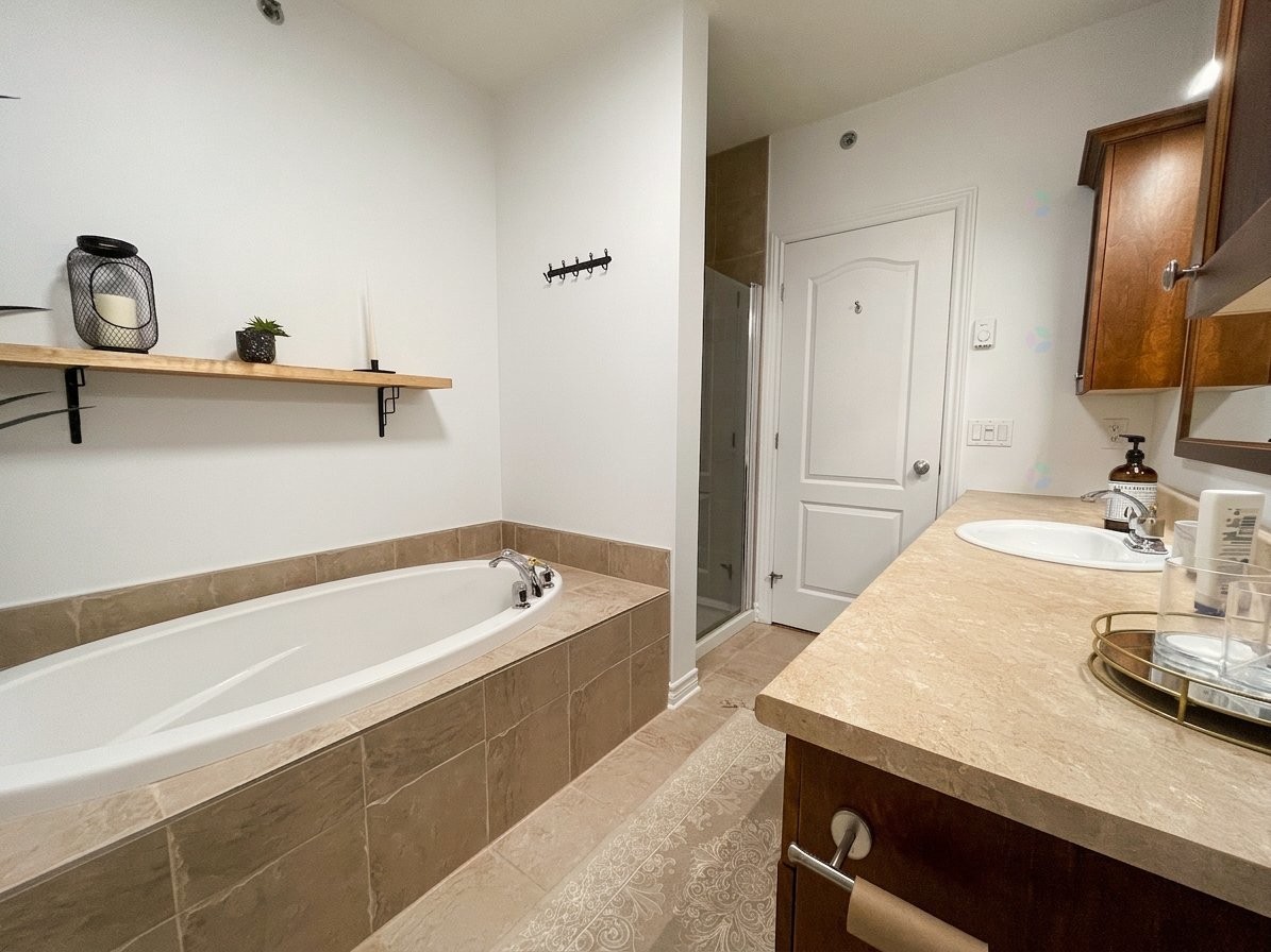 









124


Boul. de Bromont

, 202,
Bromont,




QC
J2L2K8

