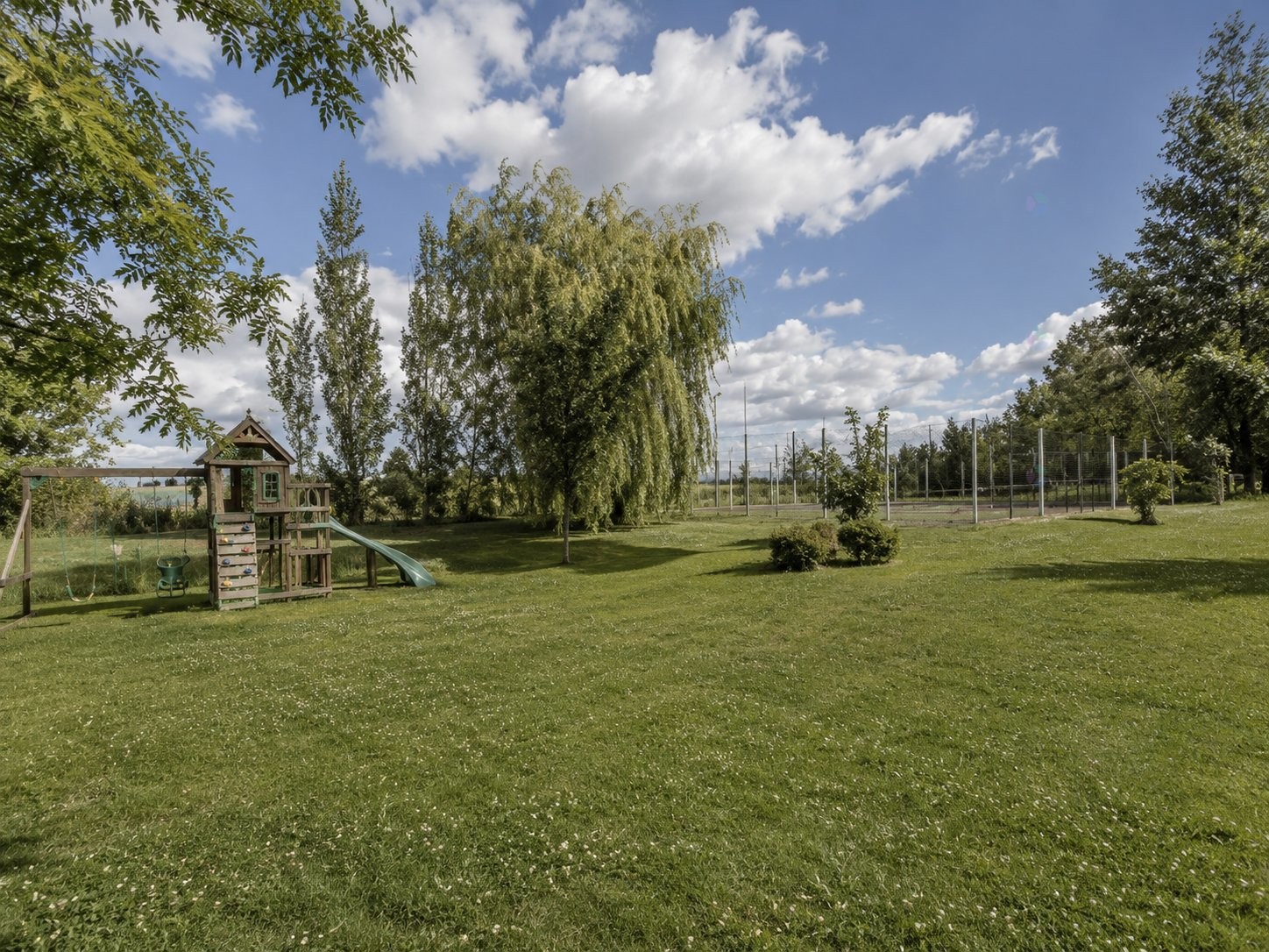 









124


Boul. de Bromont

, 202,
Bromont,




QC
J2L2K8

