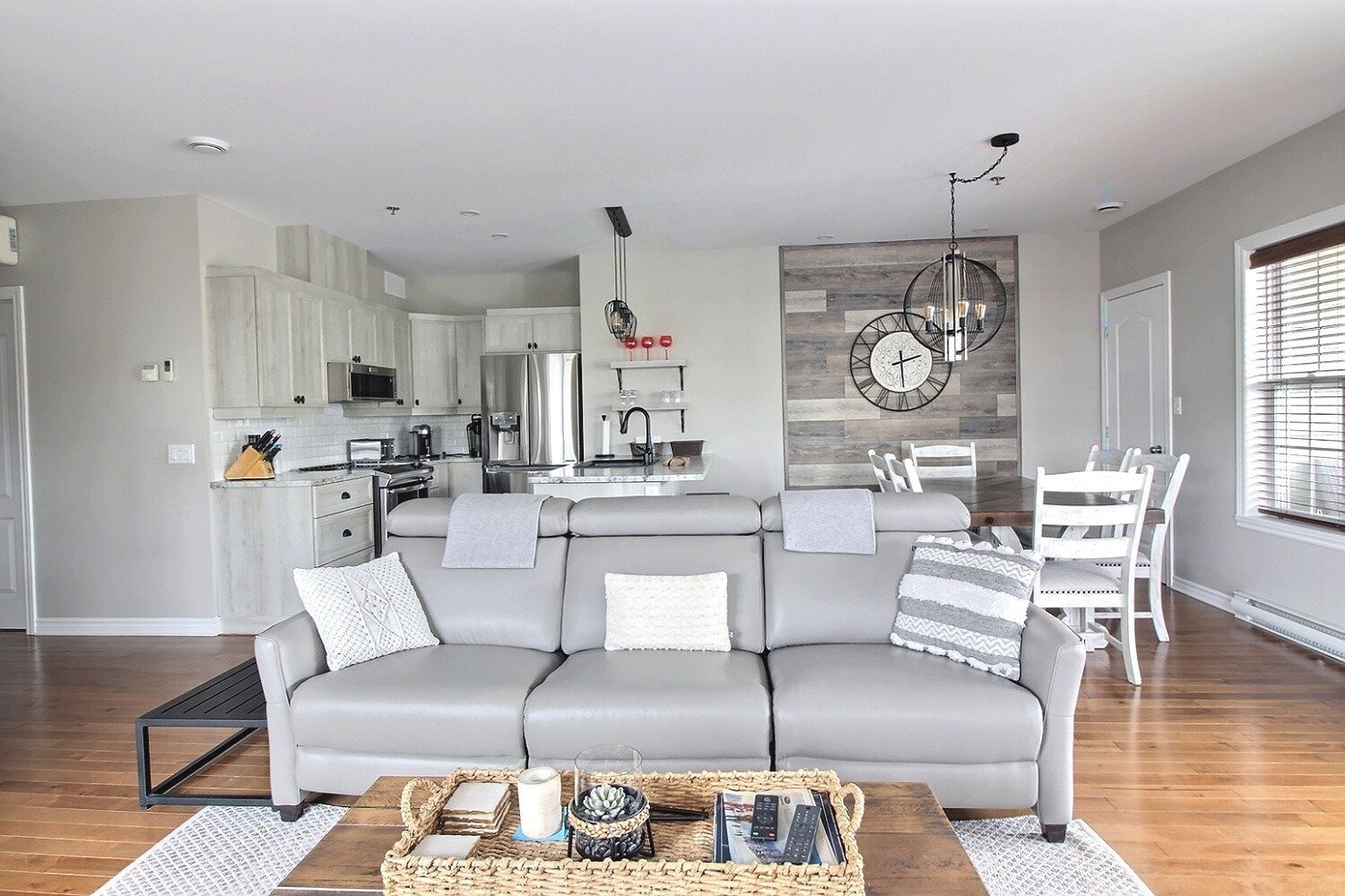 









124


Boul. de Bromont

, 202,
Bromont,




QC
J2L2K8

