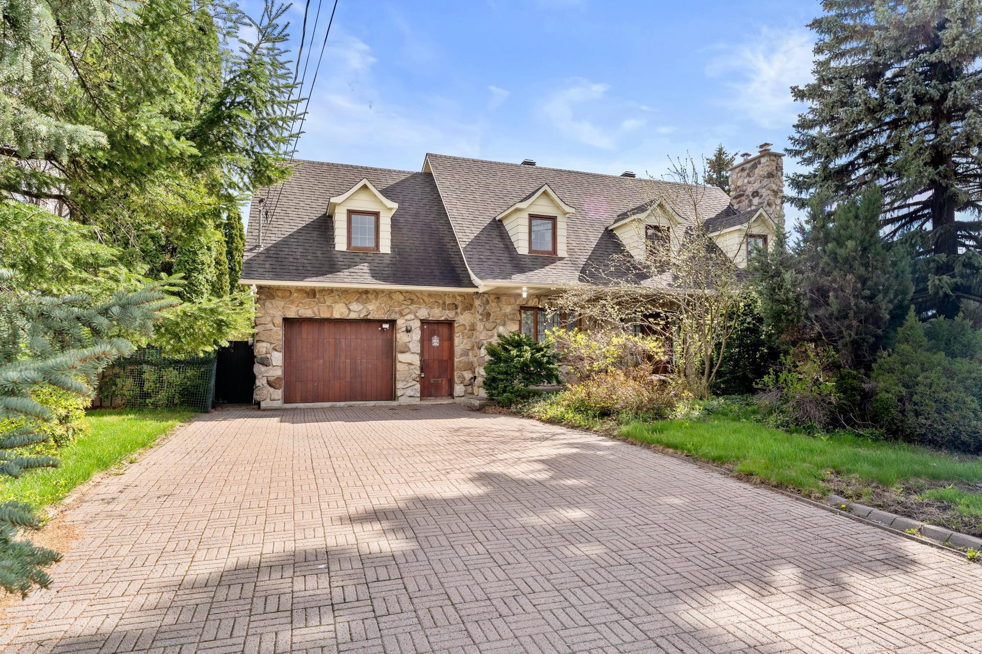 









16750


Boul. Gouin E.

,
Montréal (Rivière-des-Prairies/Pointe-aux-Trembles),




QC
H1A2G5

