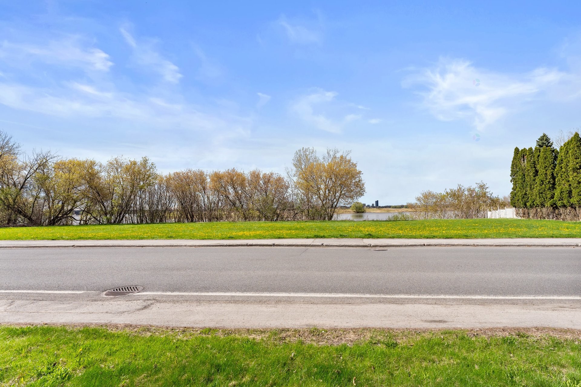 









16750


Boul. Gouin E.

,
Montréal (Rivière-des-Prairies/Pointe-aux-Trembles),




QC
H1A2G5

