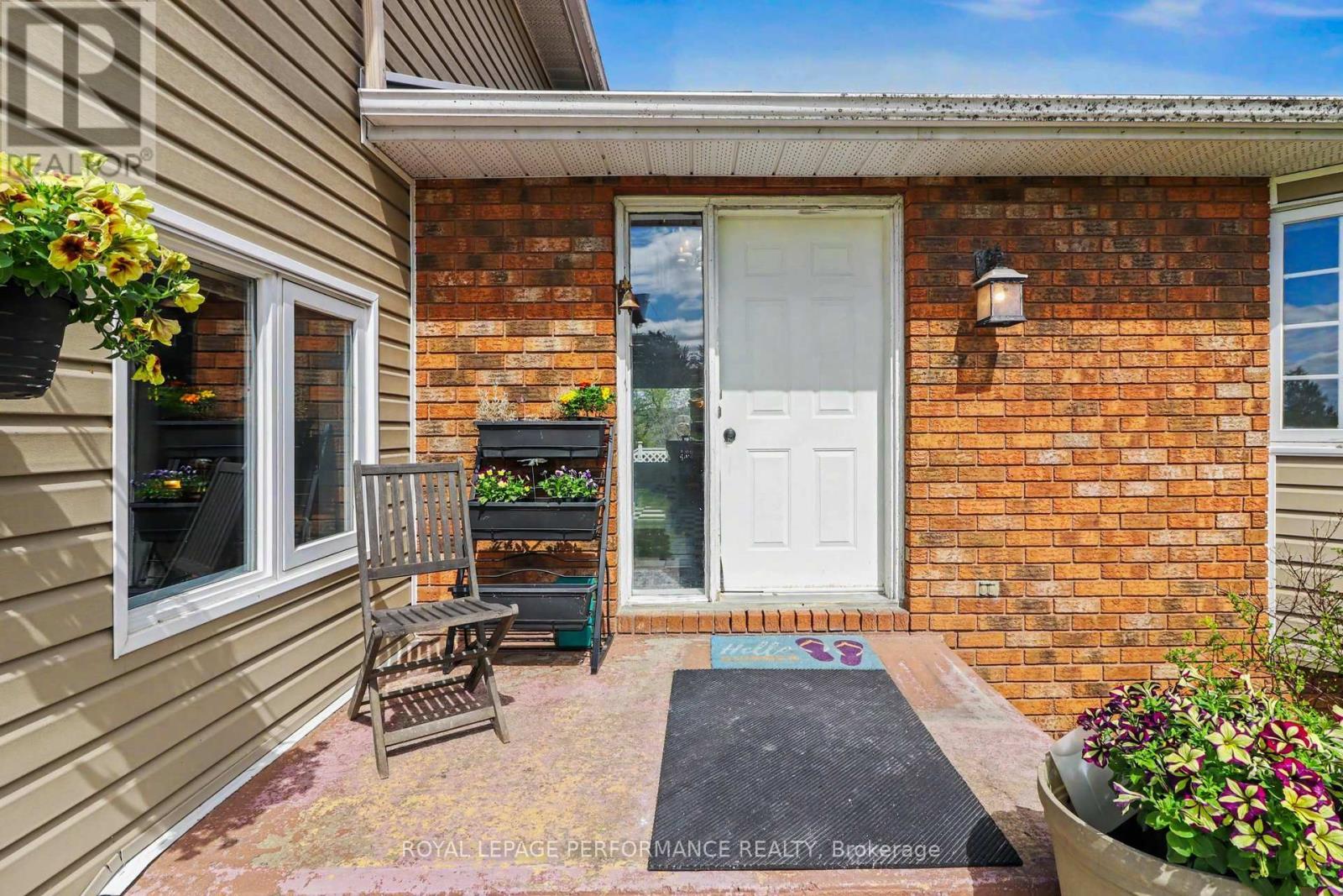 












935 CONCESSION 1 ROAD

,
Alfred and Plantagenet,




Ontario
K0B1J0


