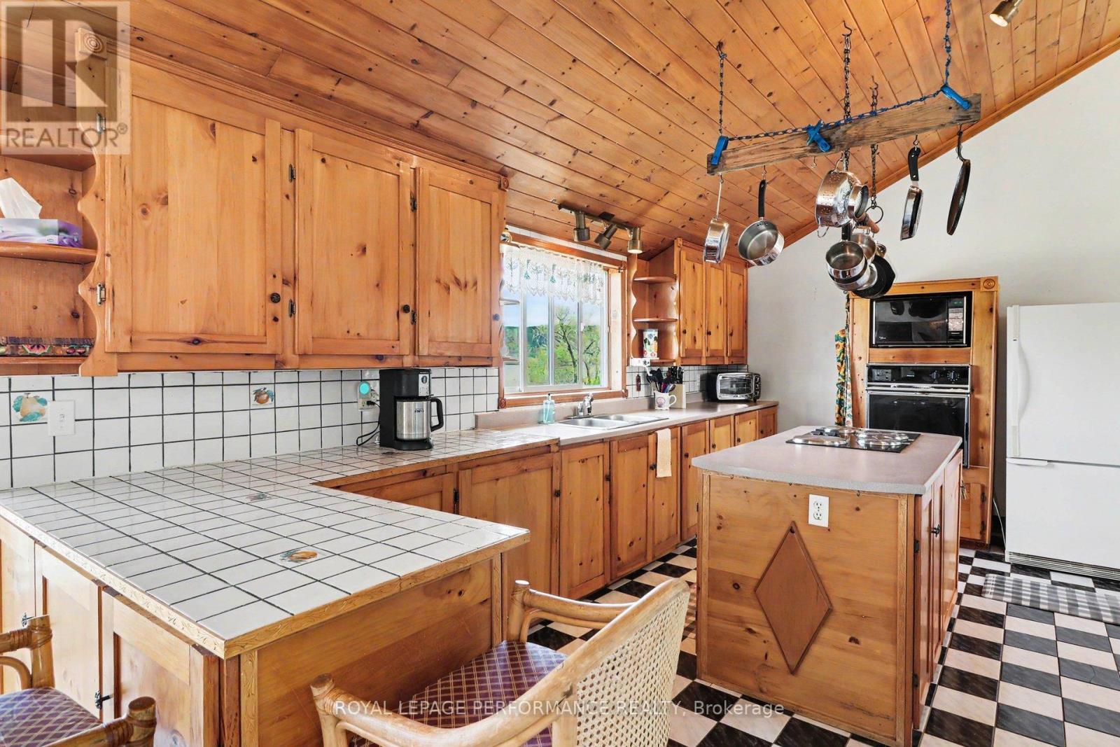 












935 CONCESSION 1 ROAD

,
Alfred and Plantagenet,




Ontario
K0B1J0

