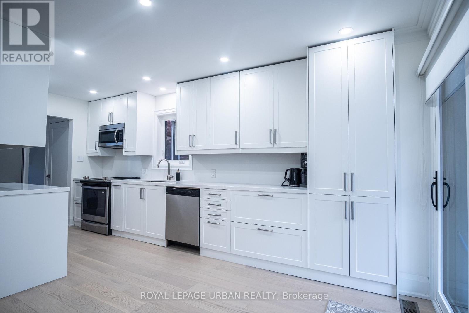 












434 WESTMOUNT AVENUE

,
Toronto,




Ontario
M6E3N5

