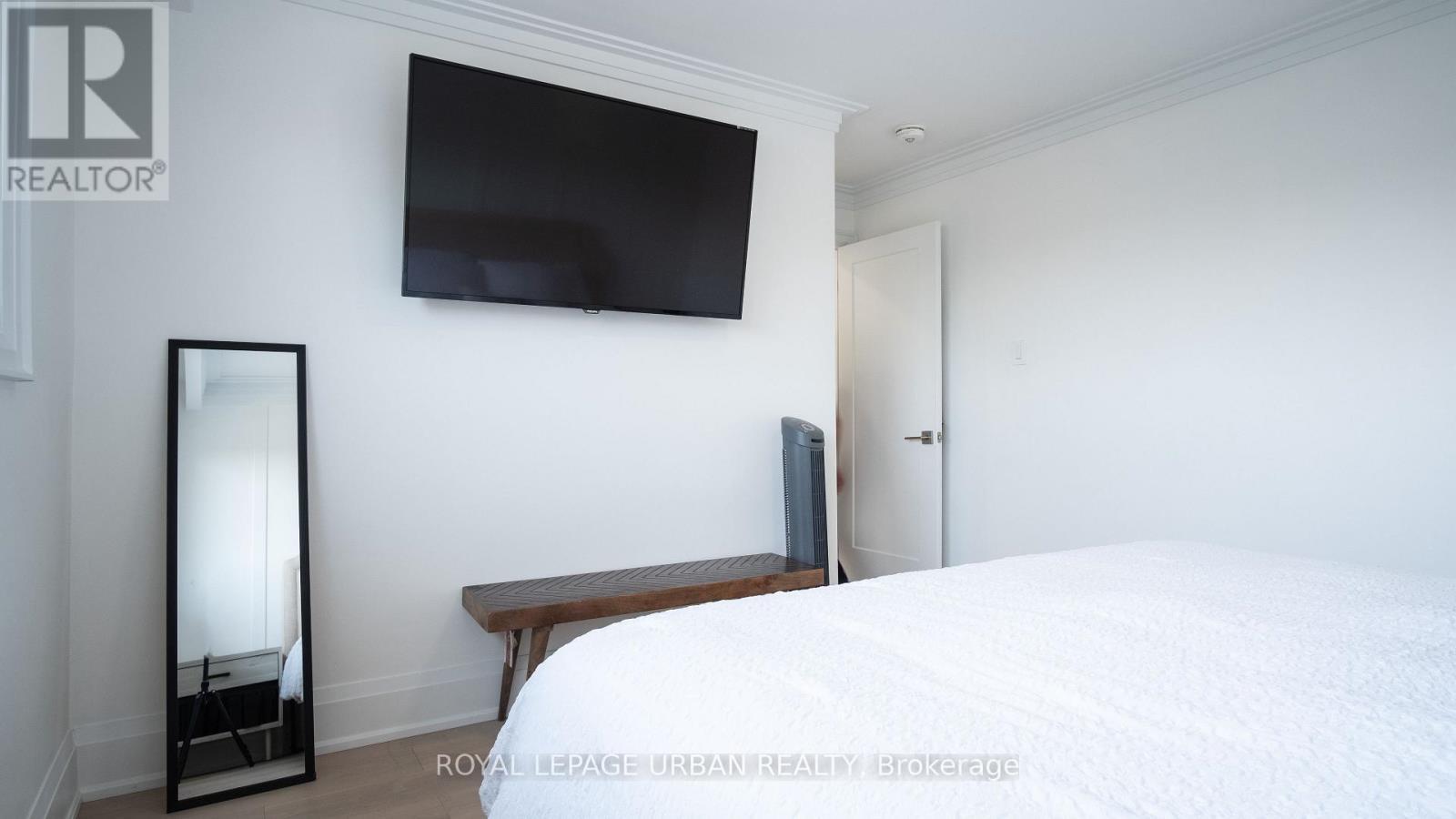 












434 WESTMOUNT AVENUE

,
Toronto,




Ontario
M6E3N5

