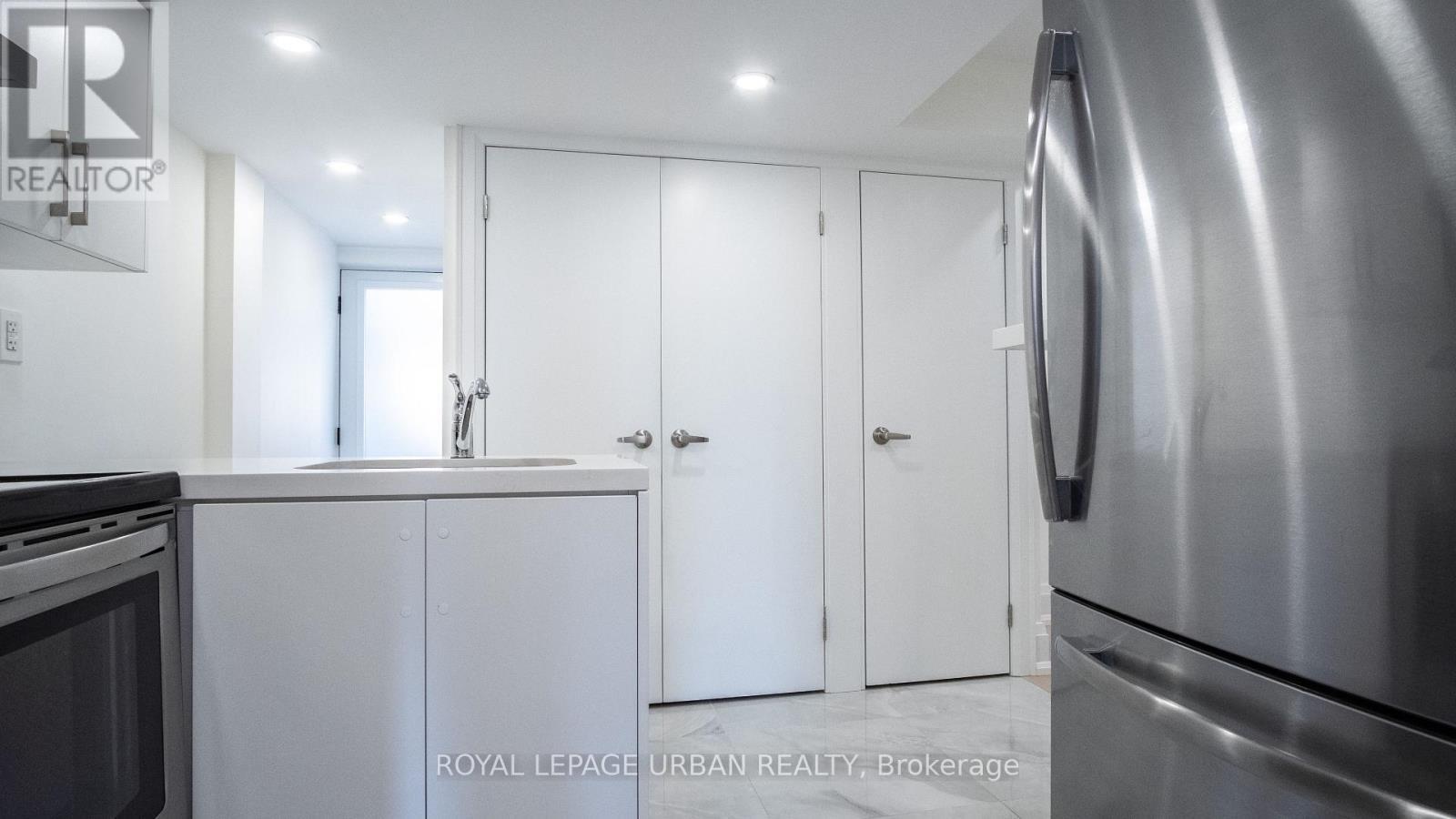 












434 WESTMOUNT AVENUE

,
Toronto,




Ontario
M6E3N5

