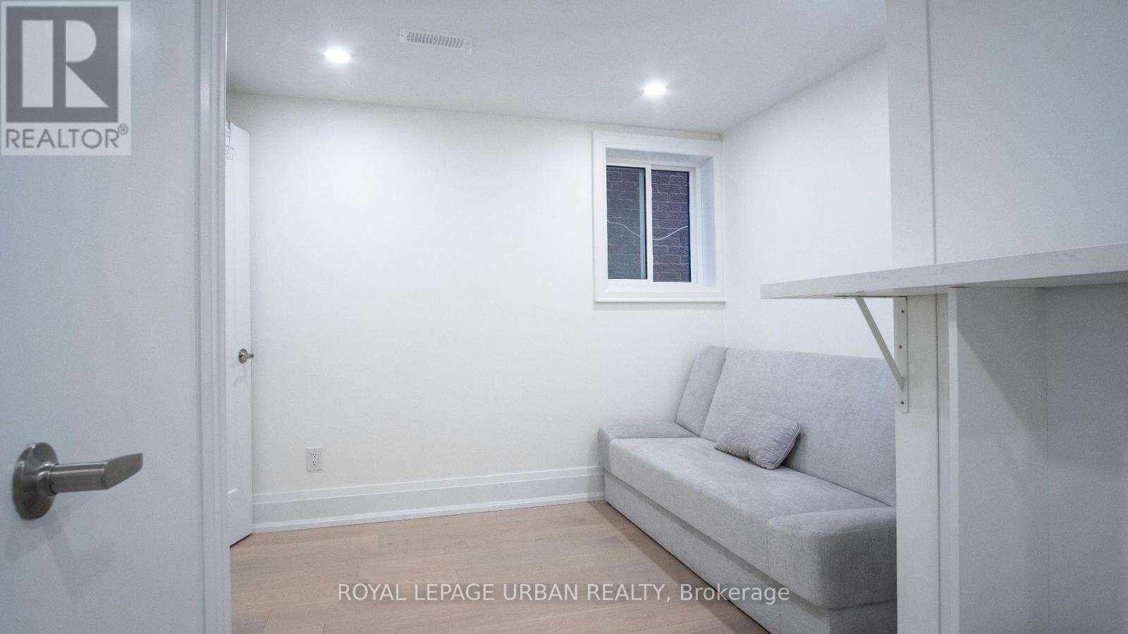 












434 WESTMOUNT AVENUE

,
Toronto,




Ontario
M6E3N5

