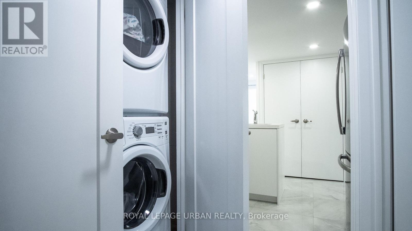 












434 WESTMOUNT AVENUE

,
Toronto,




Ontario
M6E3N5

