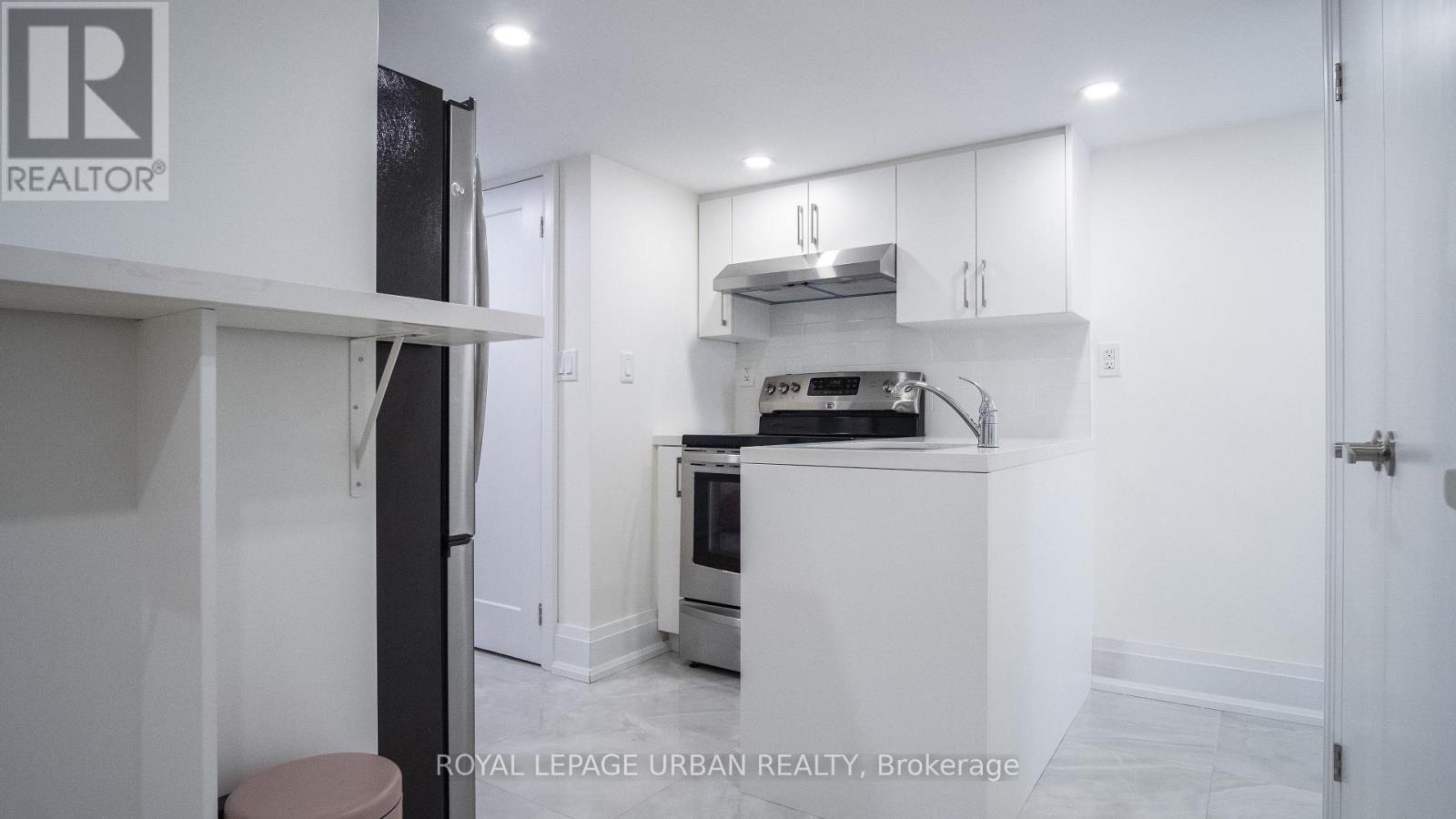 












434 WESTMOUNT AVENUE

,
Toronto,




Ontario
M6E3N5

