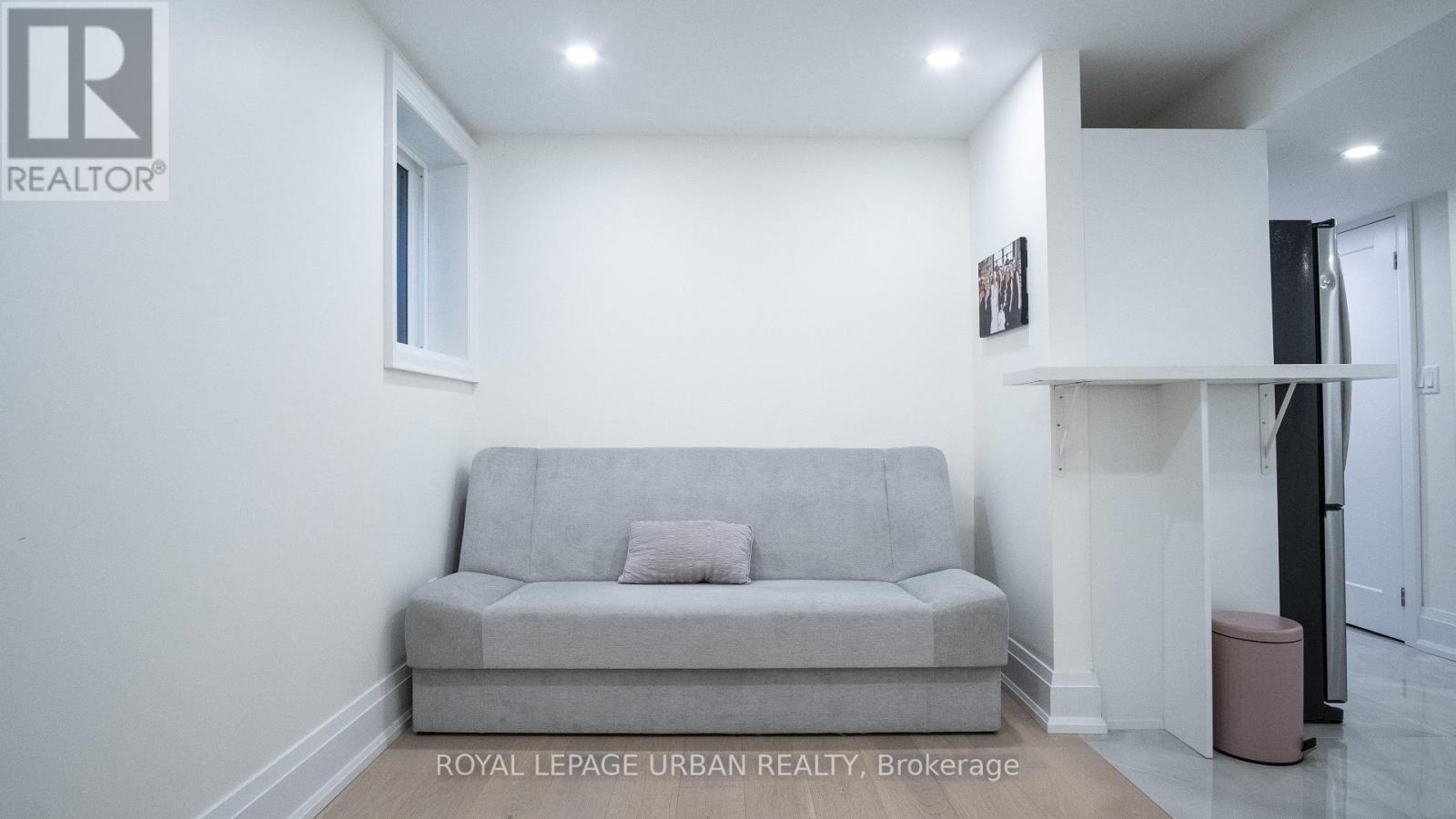 












434 WESTMOUNT AVENUE

,
Toronto,




Ontario
M6E3N5

