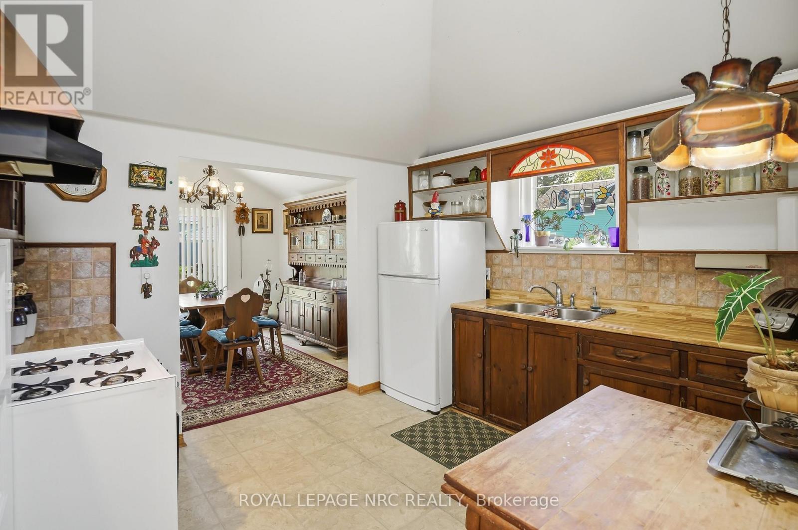 












3721 DOMINION ROAD

,
Fort Erie (Ridgeway),




Ontario
L0S1N0

