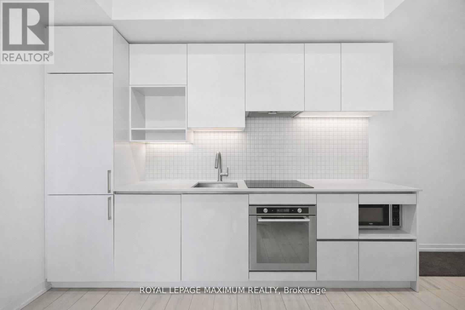 












5512 - 5 BUTTERMILL AVENUE

,
Vaughan,




Ontario
L4K0J5

